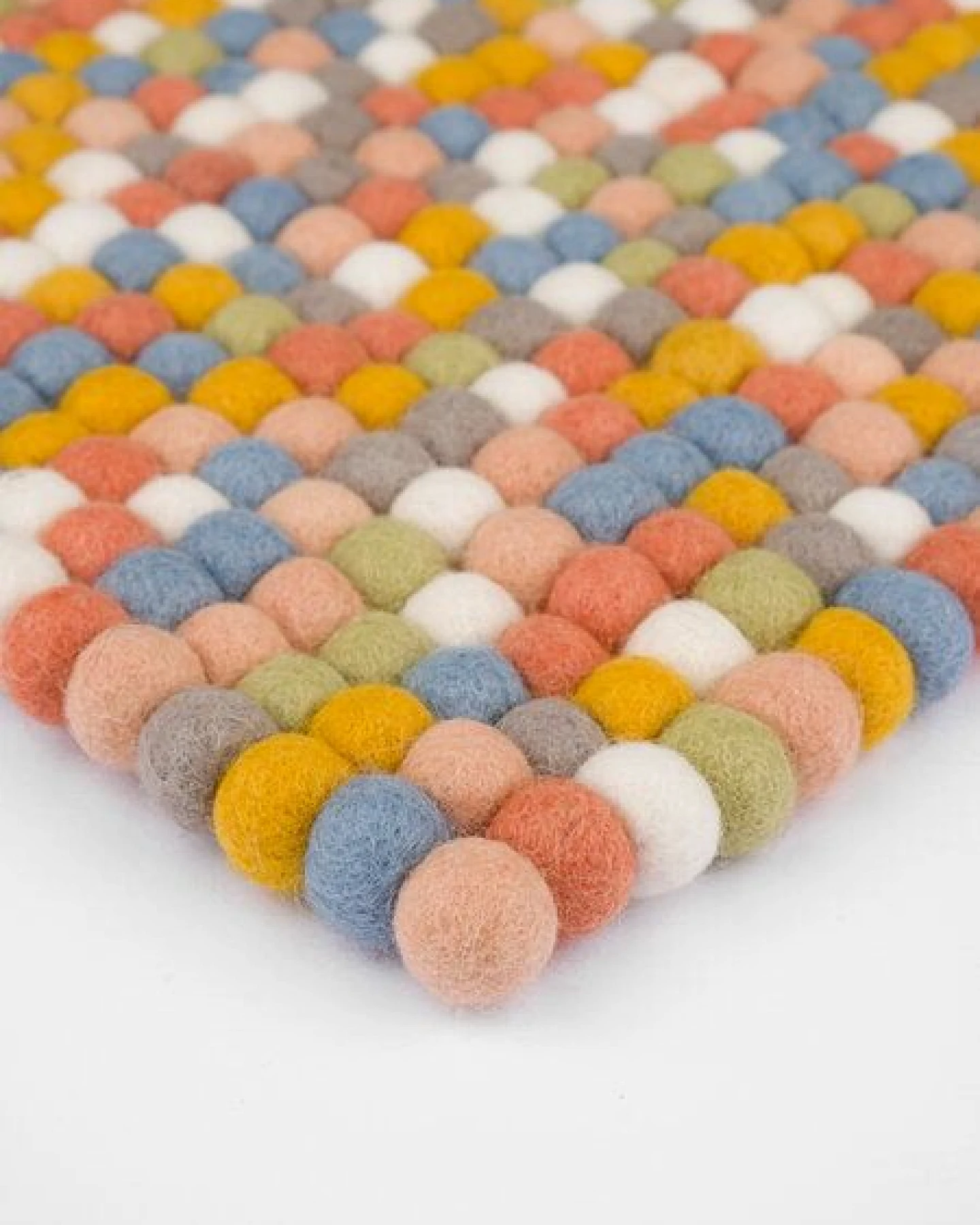 myfelt Filzkugel Sitzauflage (⌀ 36 cm, 36 x 36 cm) – Ansicht 3