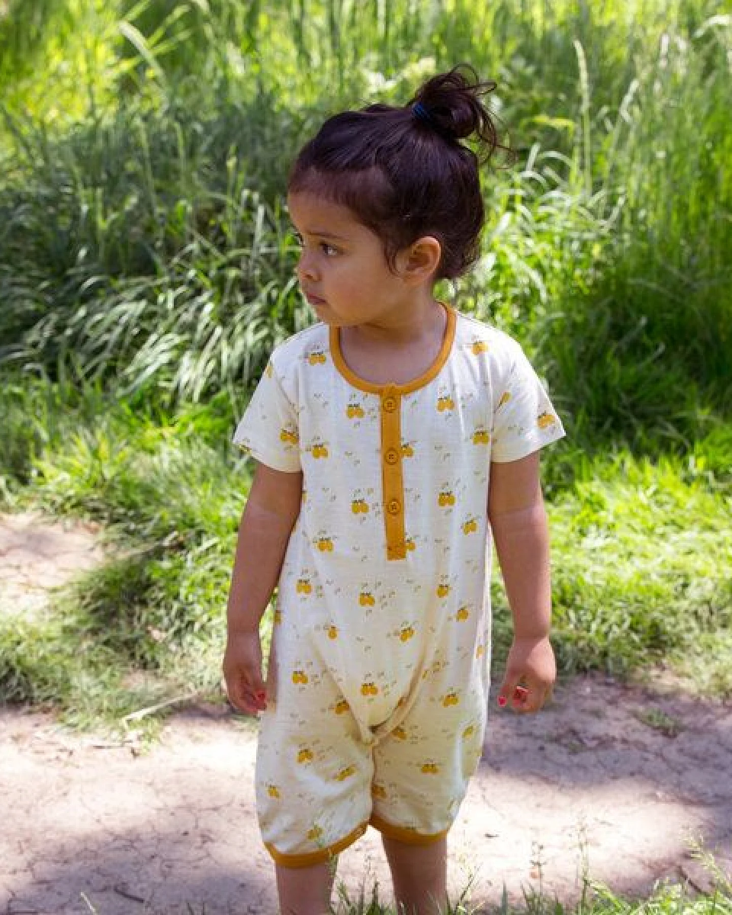 Little Green Radicals Baby Sommerstrampler aus Bio-Baumwolle – Zitronen – Ansicht 2
