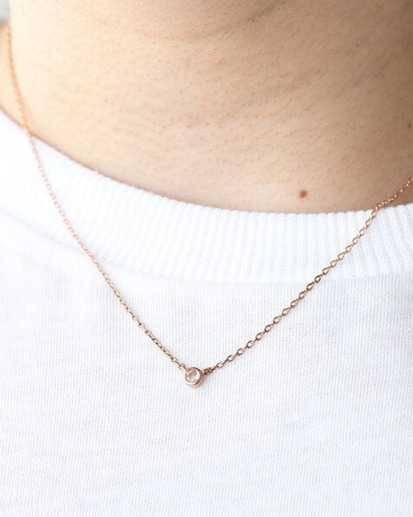 Eppi Silberne minimalistische Kette mit einem Morganit Glosie – Ansicht 2