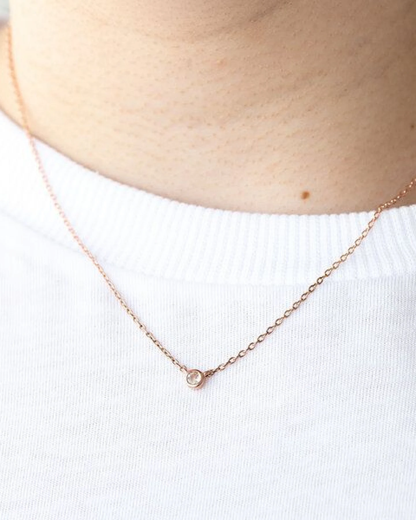 Eppi Silberne minimalistische Kette mit einem Morganit Glosie – Ansicht 2
