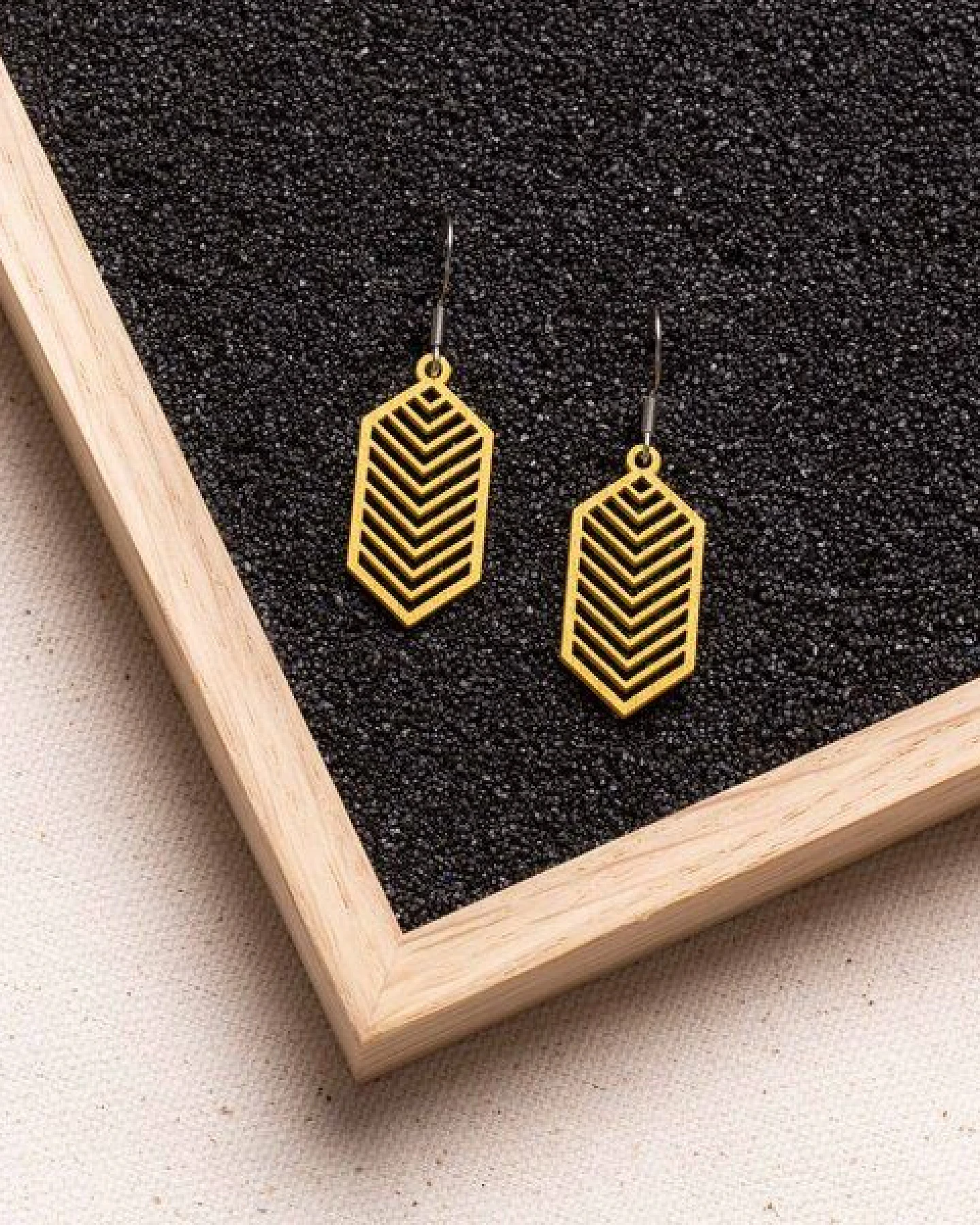 feinformart Ohrringe / Ohrhänger aus Holz - Geometric – Ansicht 2
