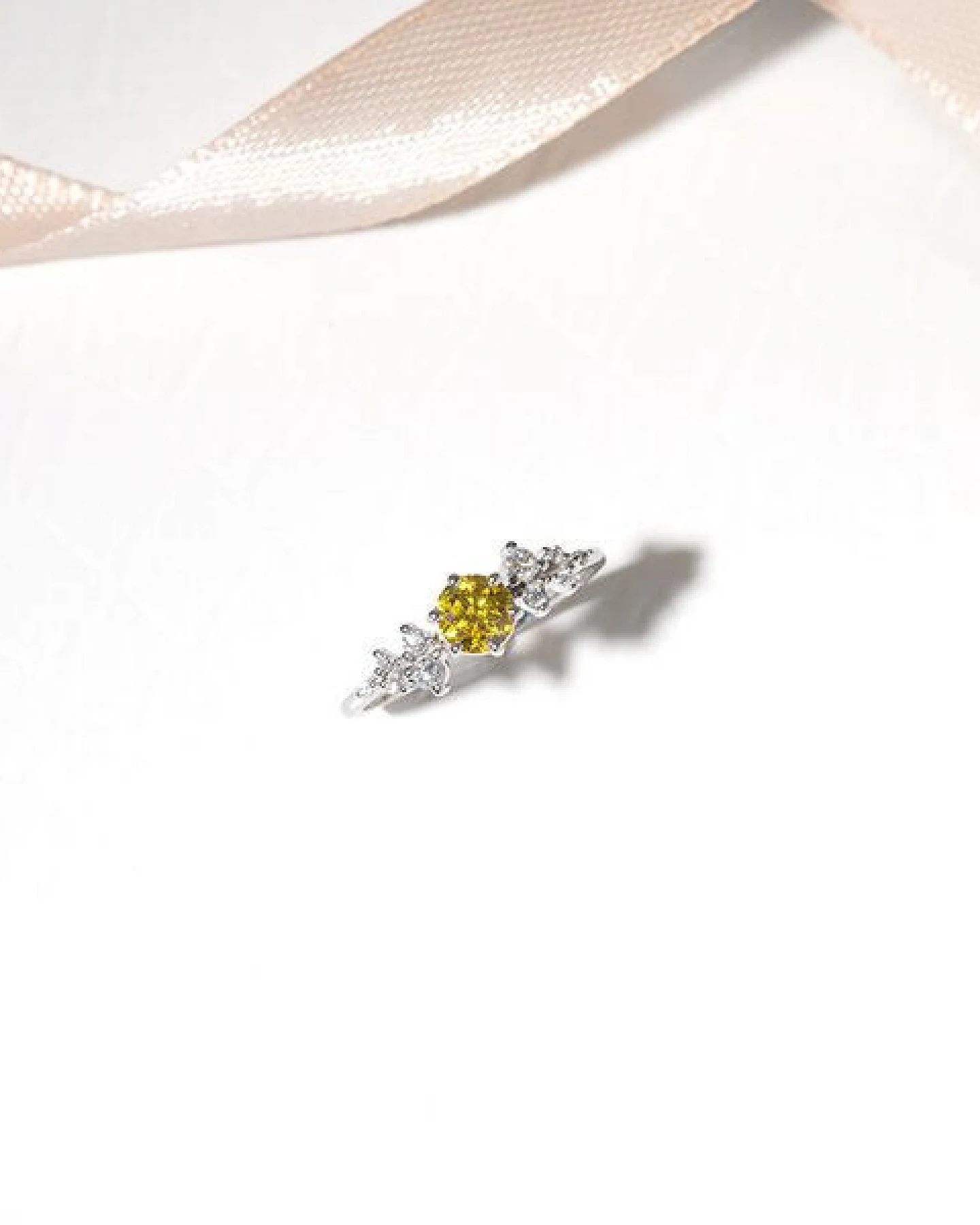 Eppi Verlobungsring mit 0.44ct IGI-zertifiziertem gelbem Lab Grown Diamanten Olha – Ansicht 3