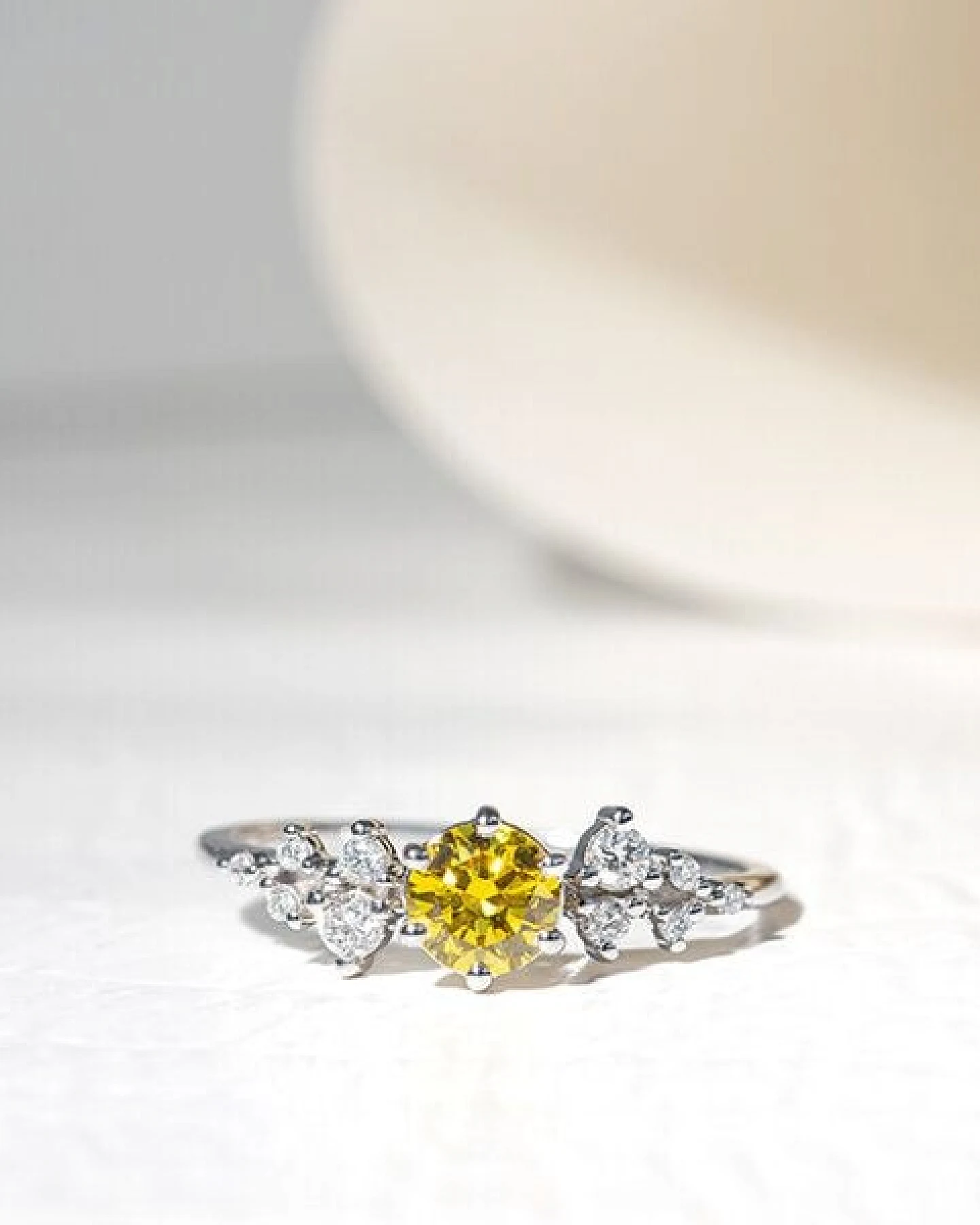 Eppi Verlobungsring mit 0.44ct IGI-zertifiziertem gelbem Lab Grown Diamanten Olha – Ansicht 2