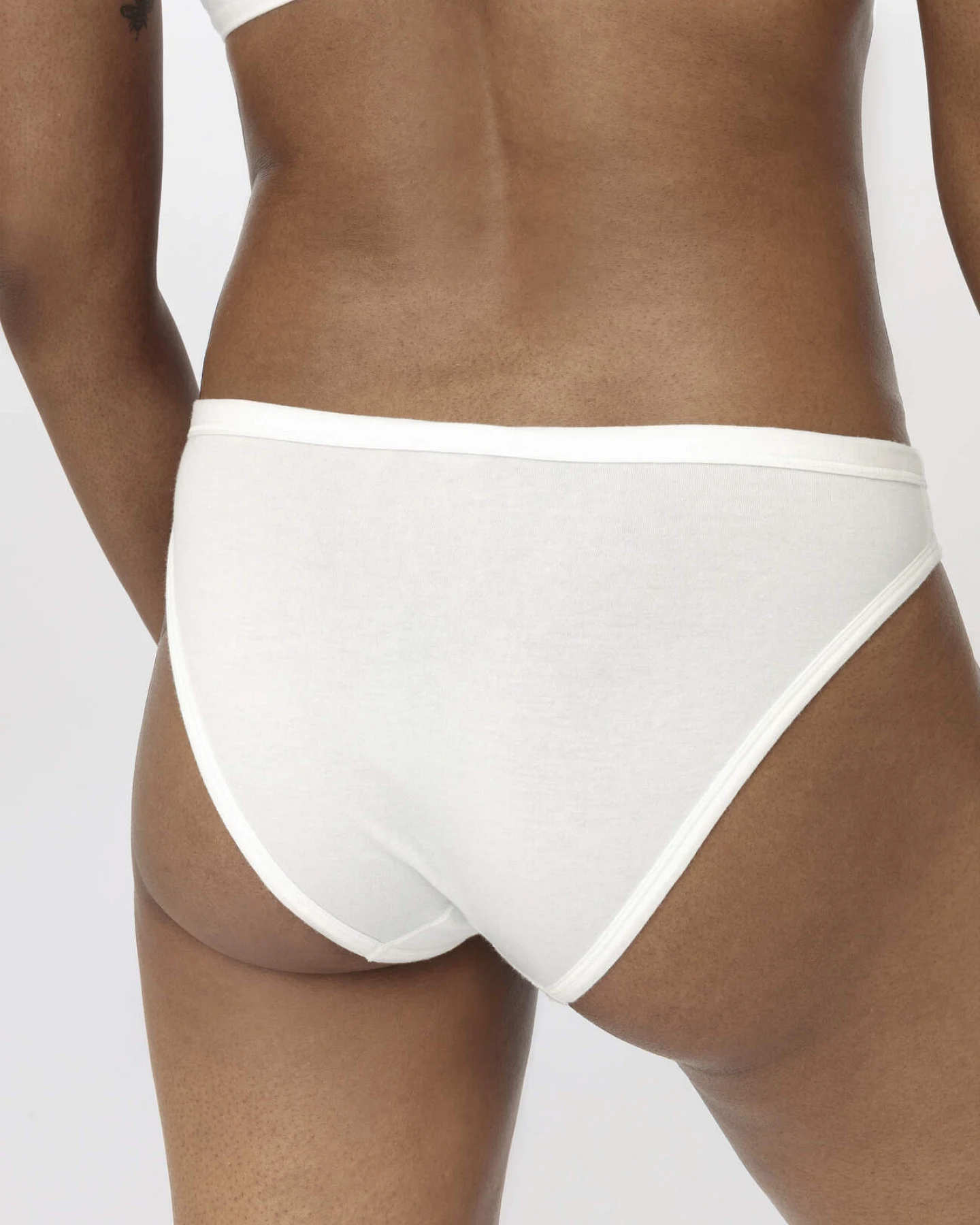 hessnatur Damen Slip Low Cut PURE BALANCE aus Bio-Baumwolle und TENCEL™ Modal - weiß - Größe 46 – Ansicht 2
