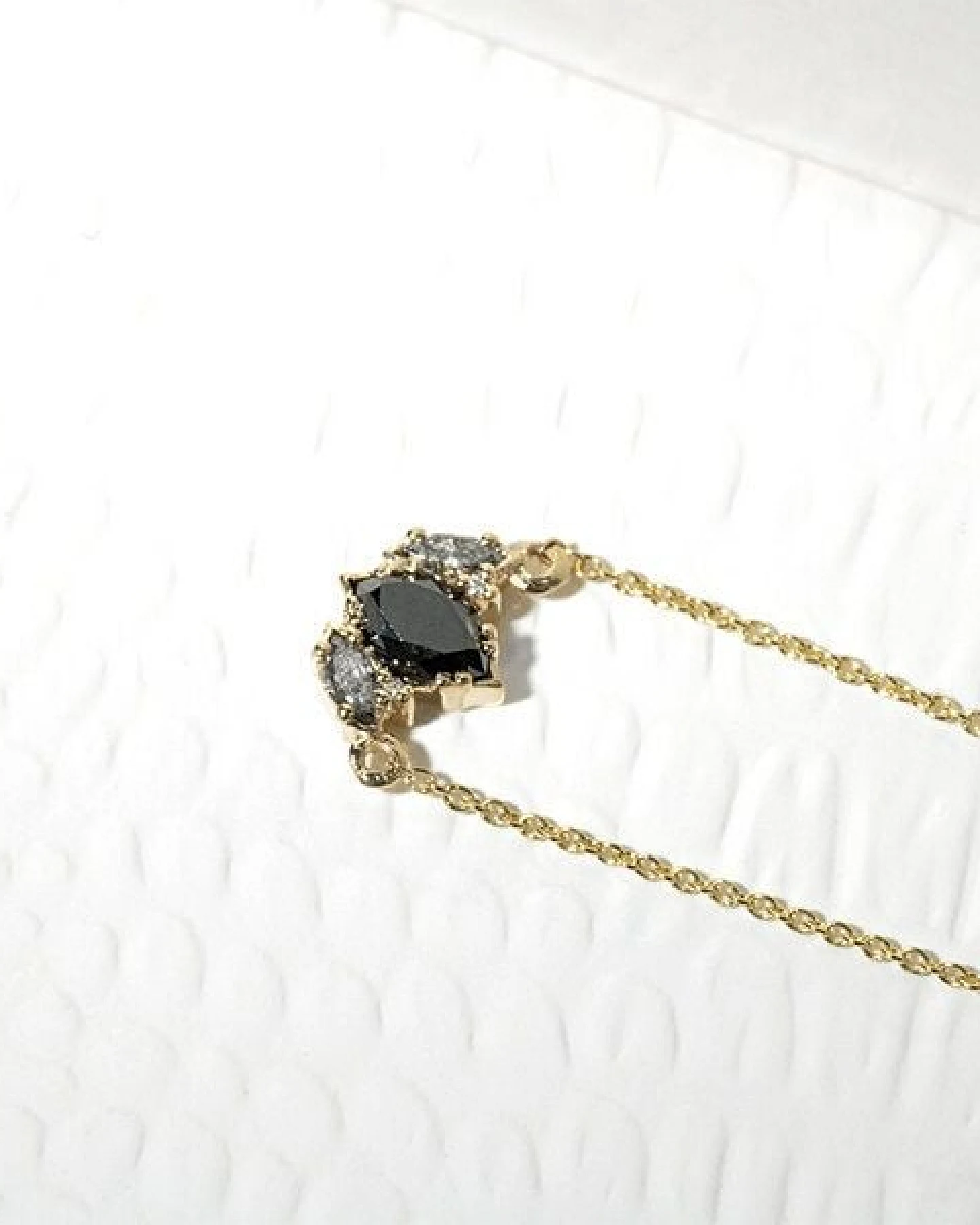 Eppi Halskette mit Salt and Pepper Diamanten in Marquise Form Everline – Ansicht 3
