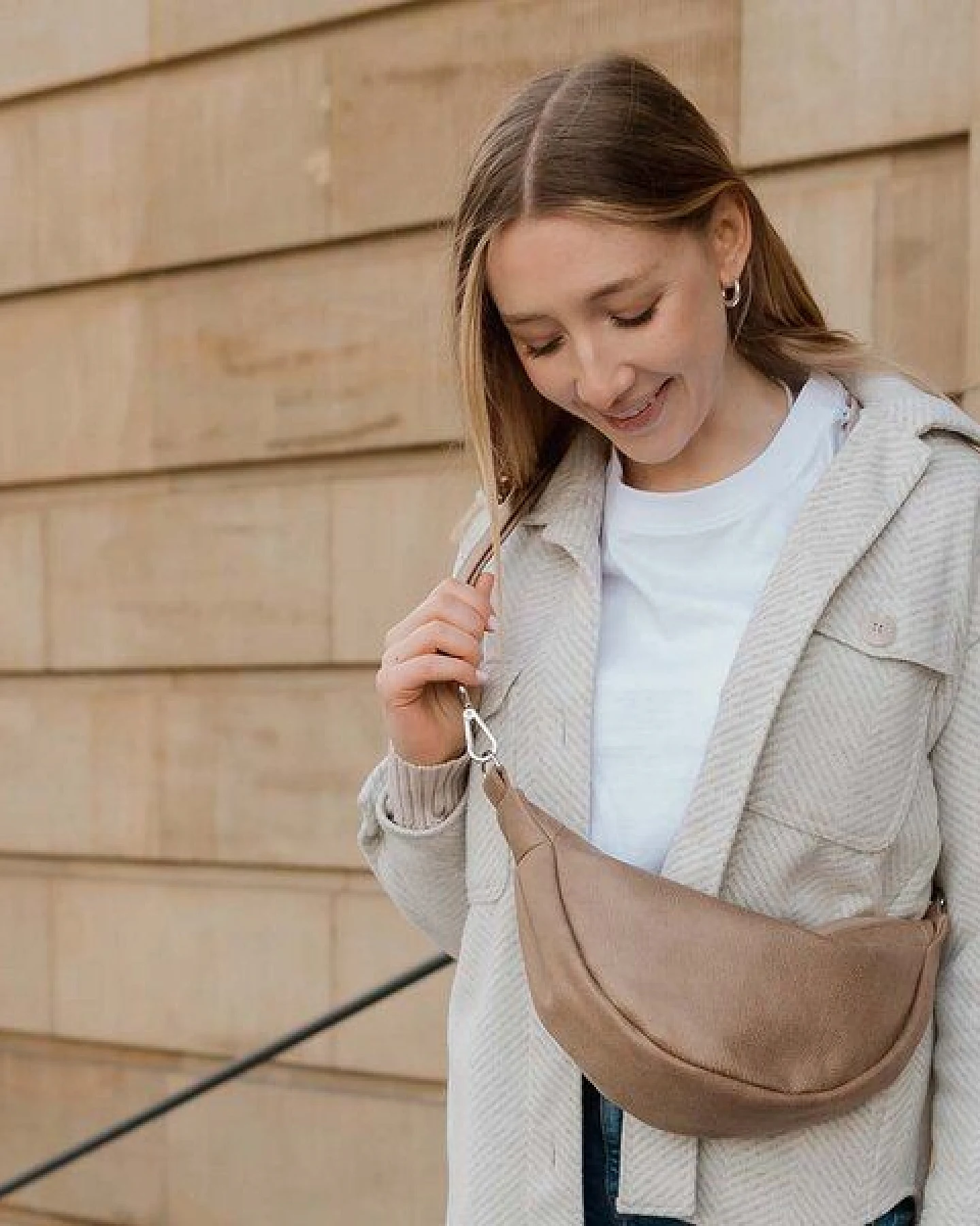 BOWLEANIES TASCHEN Moon Bag aus Lederfaserstoff – Ansicht 3
