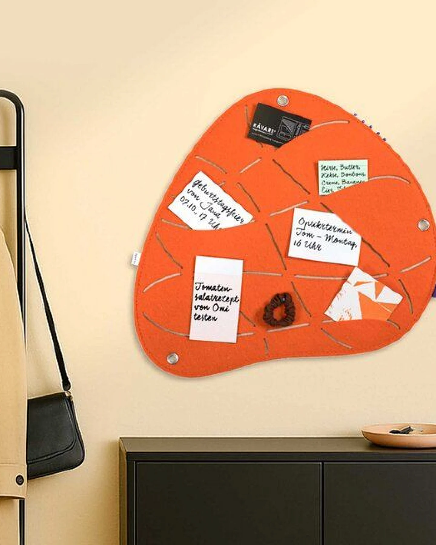 Organische Pinnwand zum Stecken und Pinnen aus Filz, Memoboard mal anders von RÅVARE (OKO-3) – Ansicht 2