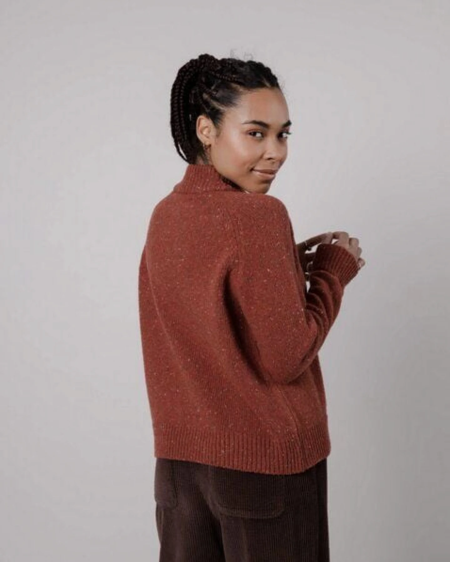 Brava Fabrics Perkins Wool Cropped Sweater Spice – Ansicht 4