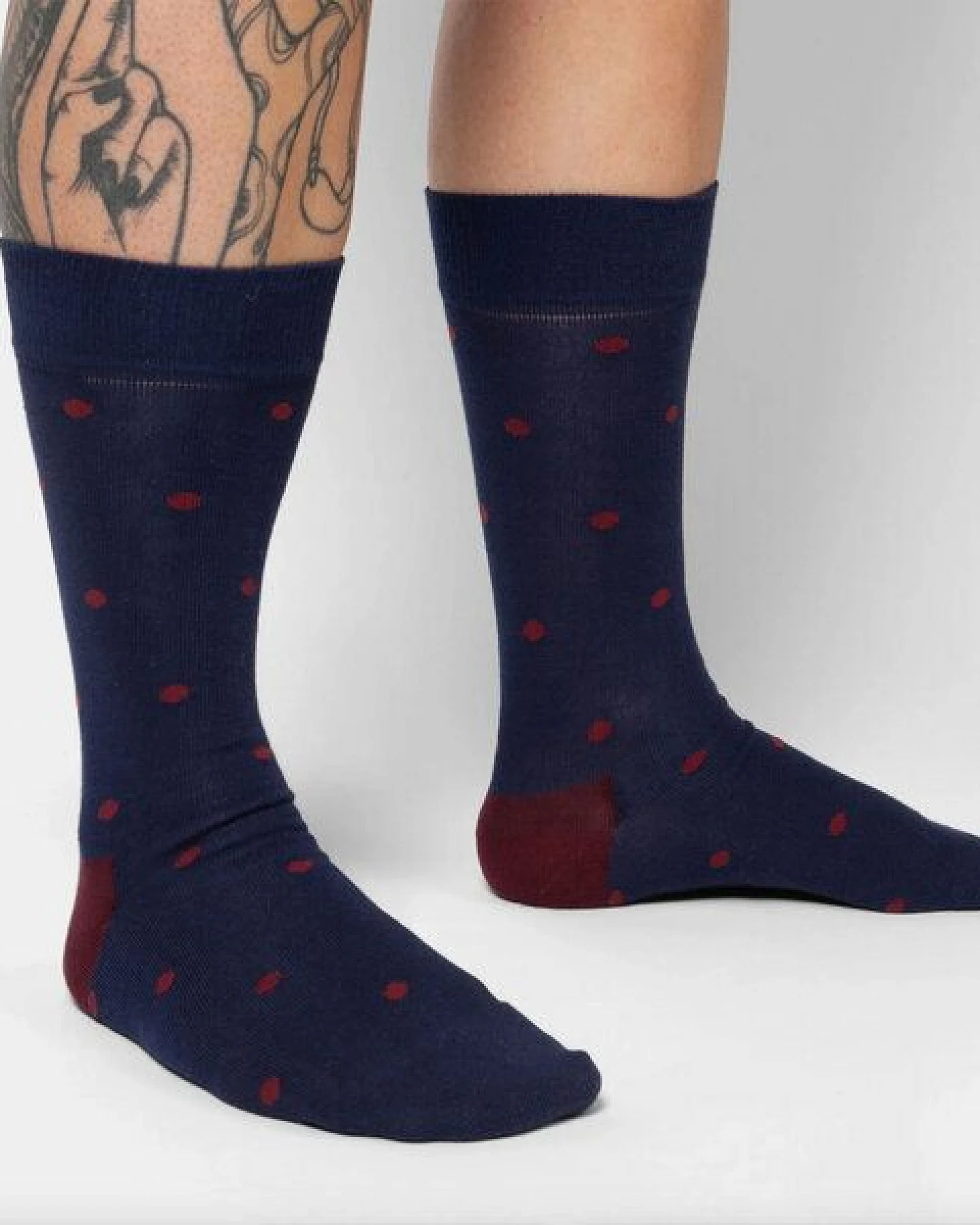 DillySocks Socken Sparse Red Dots aus Biobaumwoll-Mix – Ansicht 2