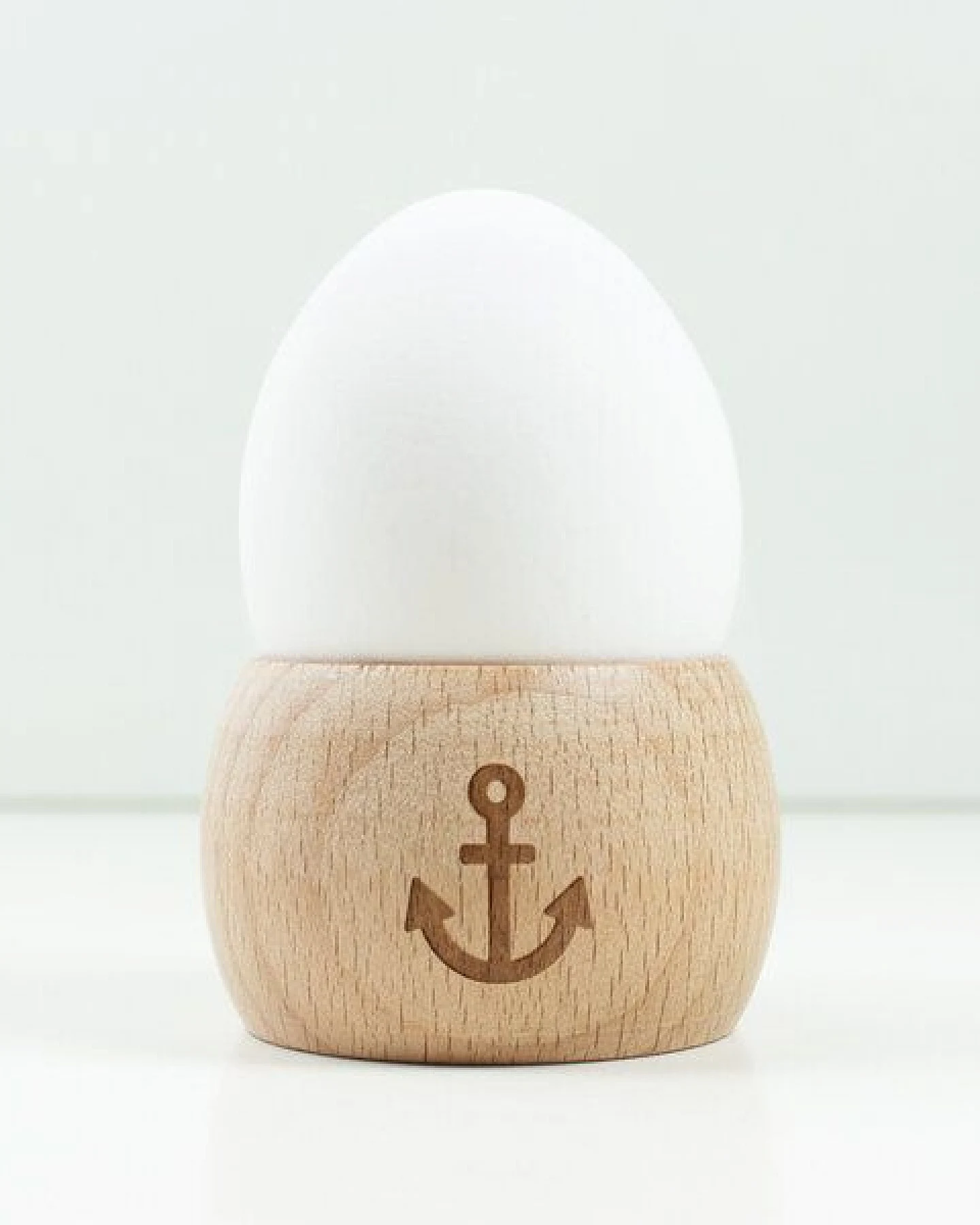 Bow & Hummingbird 2 in 1 Serviettenring und Eierbecher Anker aus nachhaltigem Buchenholz – Ansicht 2