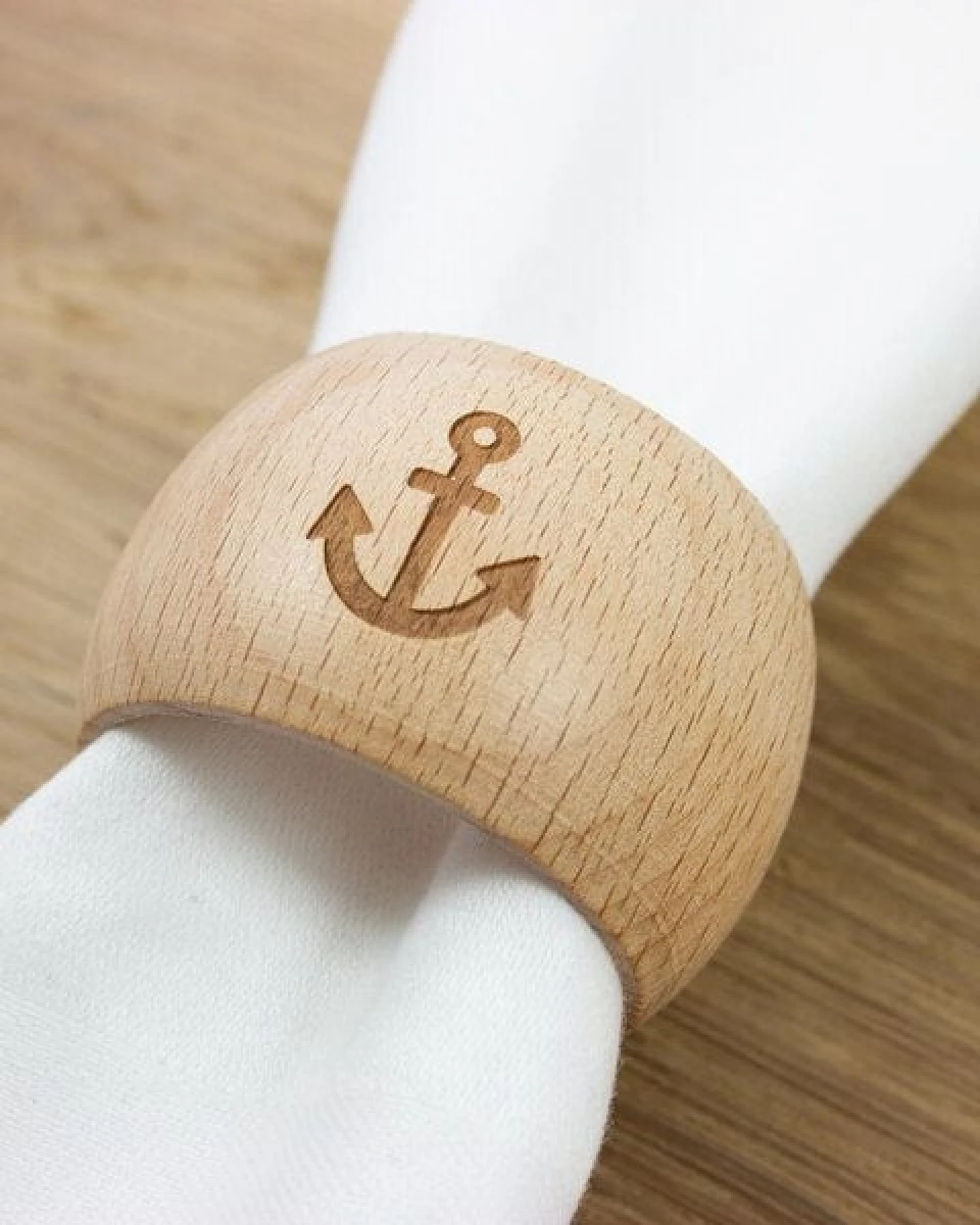 Bow & Hummingbird 2 in 1 Serviettenring und Eierbecher Anker aus nachhaltigem Buchenholz – Ansicht 4