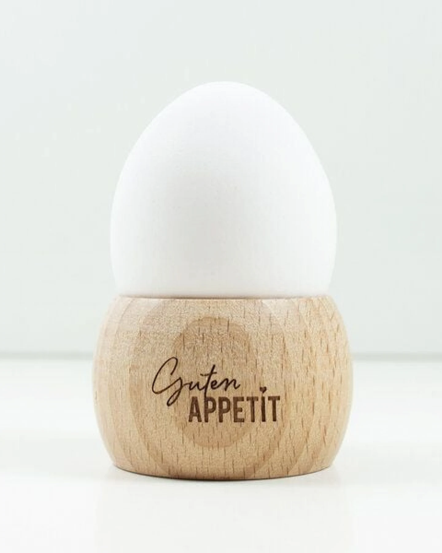 Bow & Hummingbird 2 in 1 Serviettenring und Eierbecher "Guten Appetit" aus nachhaltigem Buchenholz – Ansicht 3