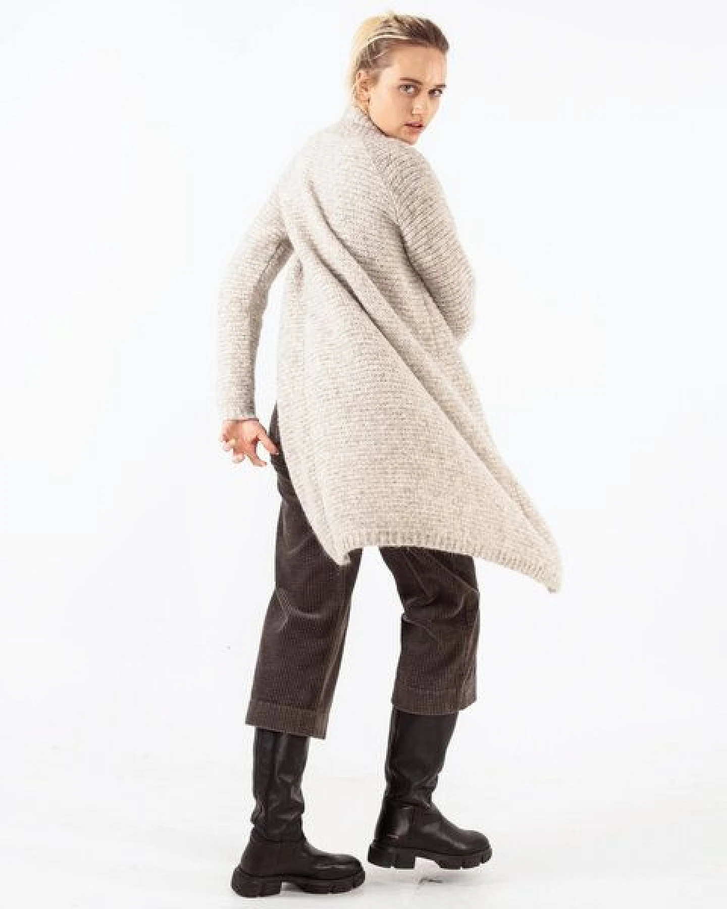 Alma & Lovis lange Strickjacke aus Alpaka und Bio-Baumwolle – Ansicht 4