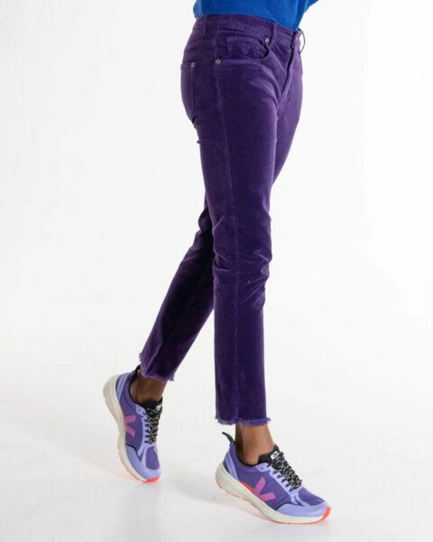 Alma & Lovis Softe Samthose mit stylischem Fransensaum – Ansicht 3