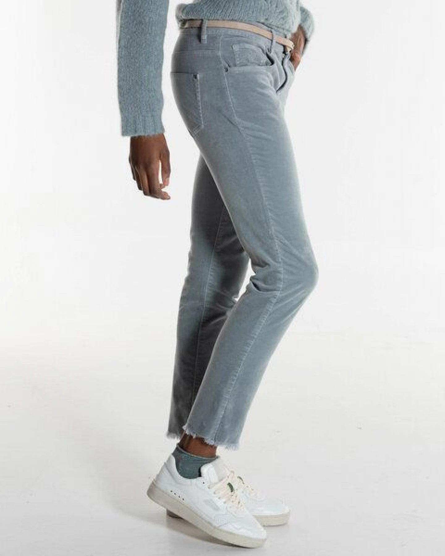 Alma & Lovis Softe Samthose mit stylischem Fransensaum – Ansicht 3