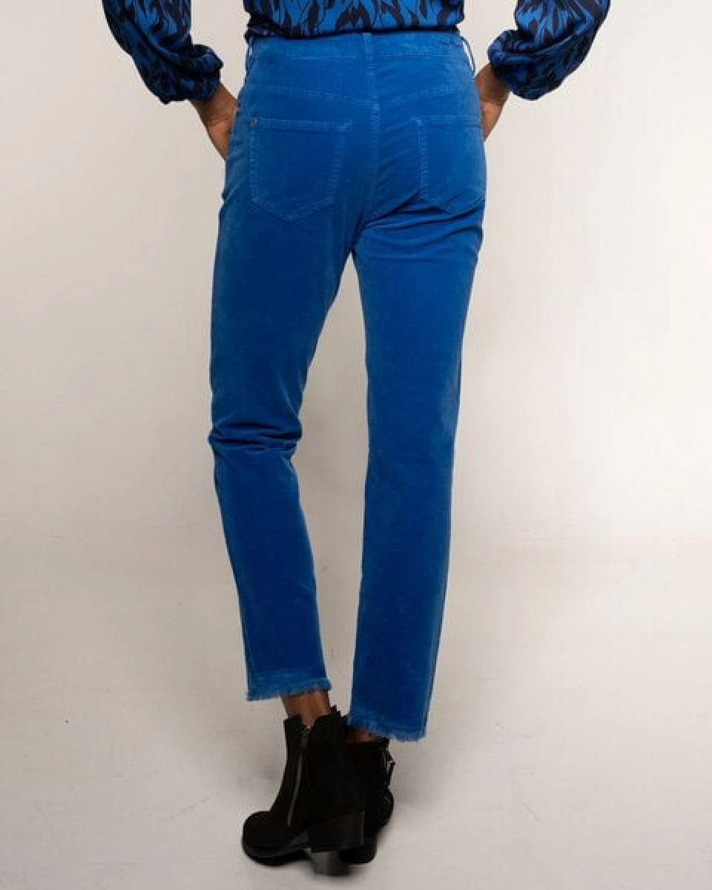 Alma & Lovis Softe Samthose mit stylischem Fransensaum – Ansicht 4