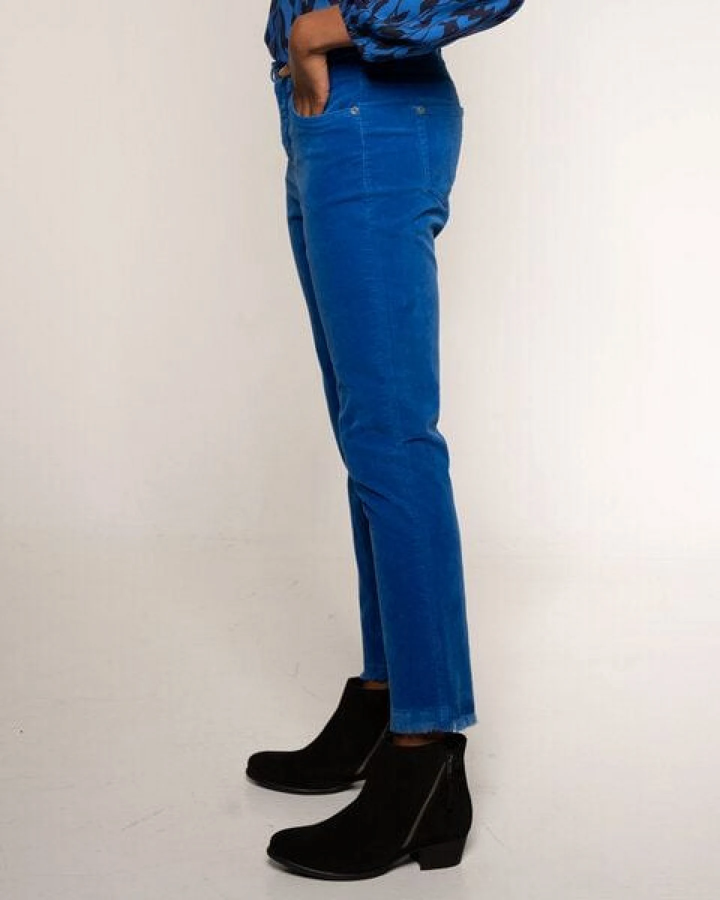 Alma & Lovis Softe Samthose mit stylischem Fransensaum – Ansicht 3