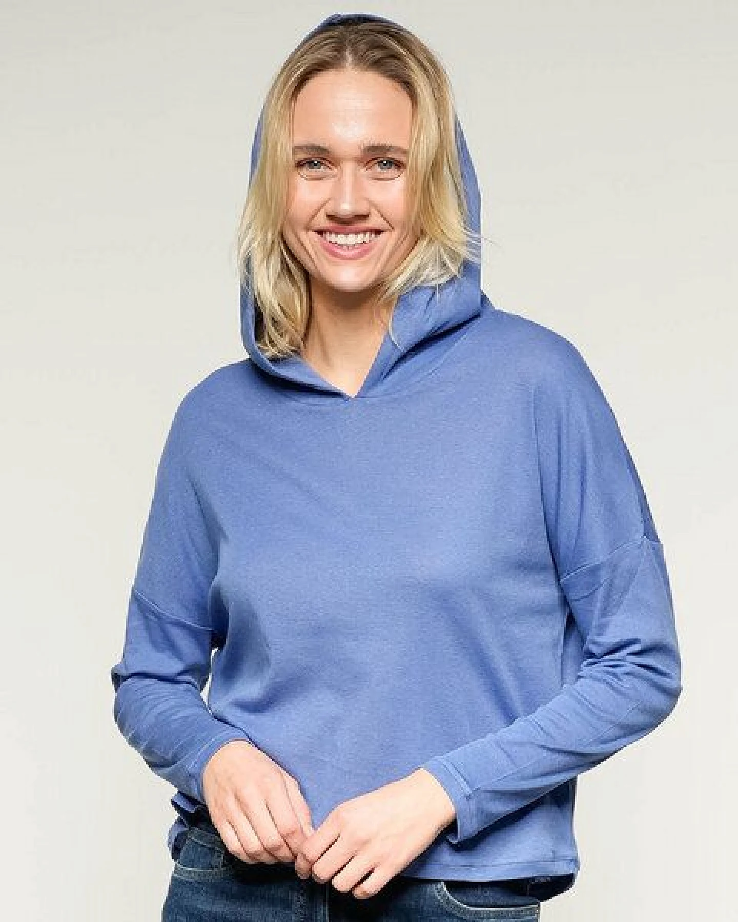 Alma & Lovis Softer Ringel-Melange-Hoodie aus 100% Bio-Baumwolle – Ansicht 4
