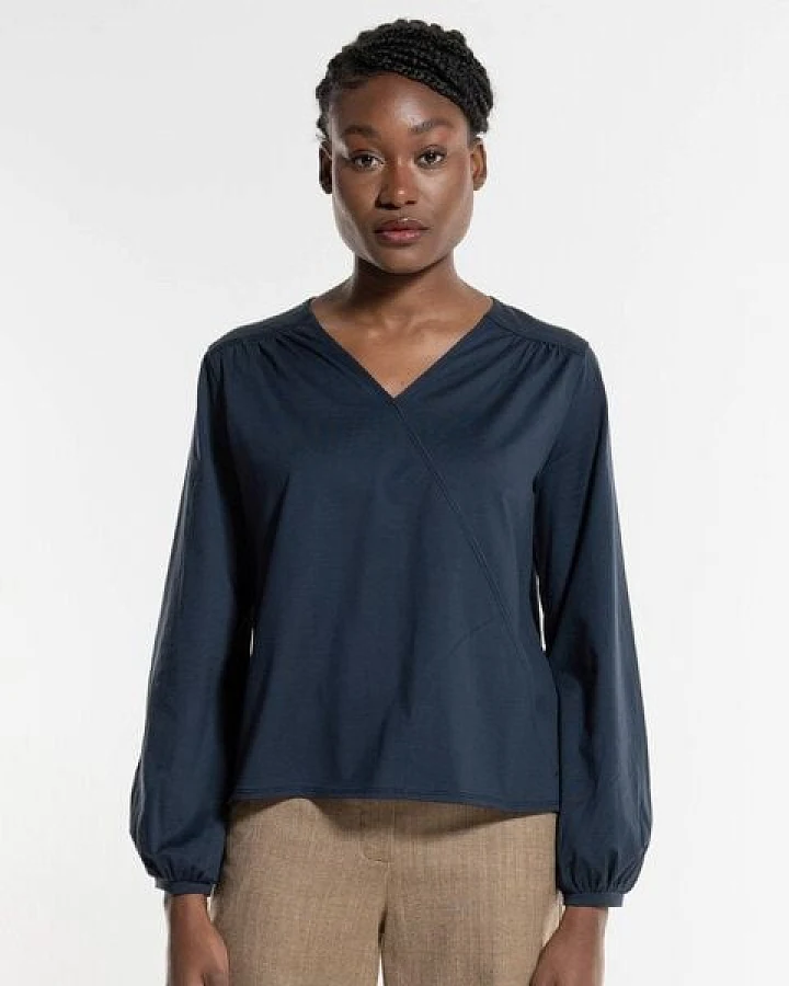 Alma & Lovis Feminine Bluse im Wickel-Look aus extra feiner Bio-Baumwolle