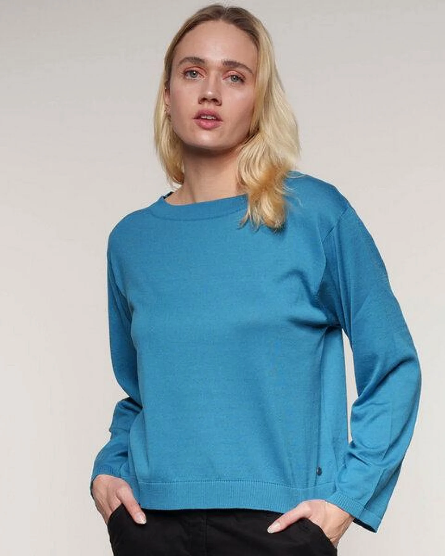 Alma & Lovis Cooler Stricksweater aus reiner Bio-Baumwolle – Ansicht 3