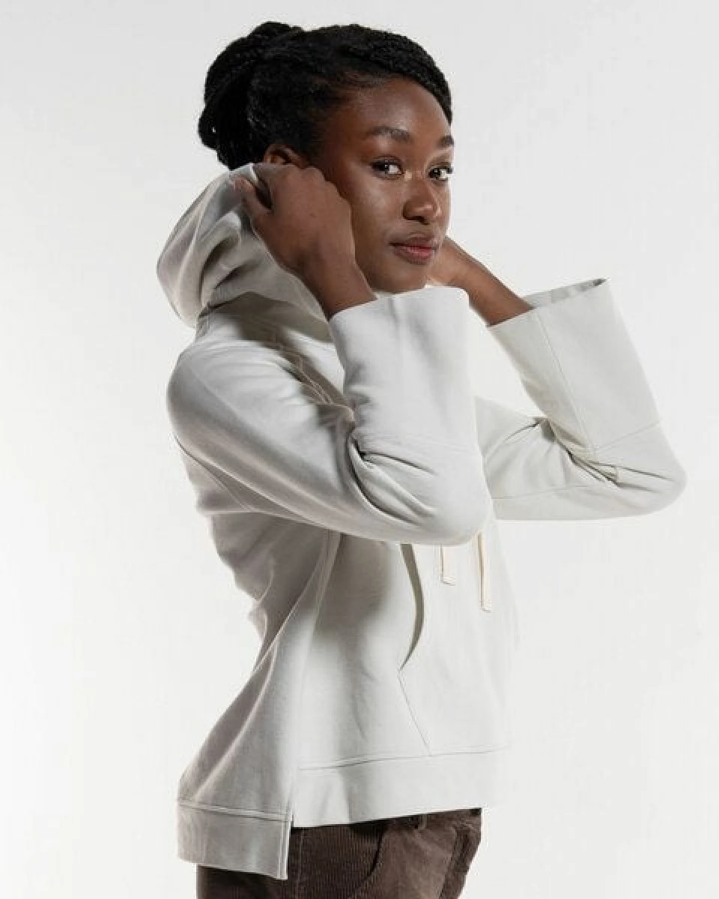 Alma & Lovis Softer Raglan-Sweater aus Organic Cotton – Ansicht 3