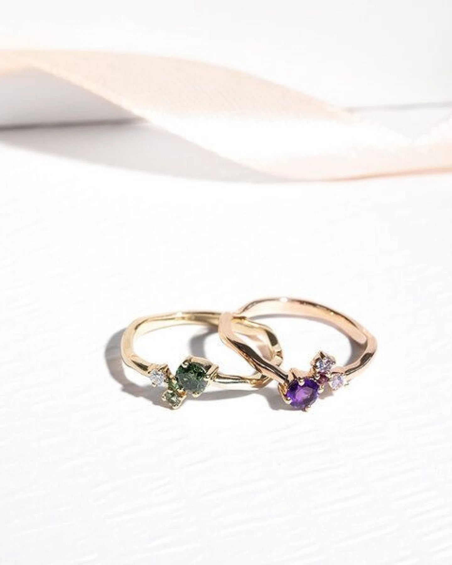 Eppi Cluster Ring mit grünem Diamanten und Edelsteinen Roche – Ansicht 3