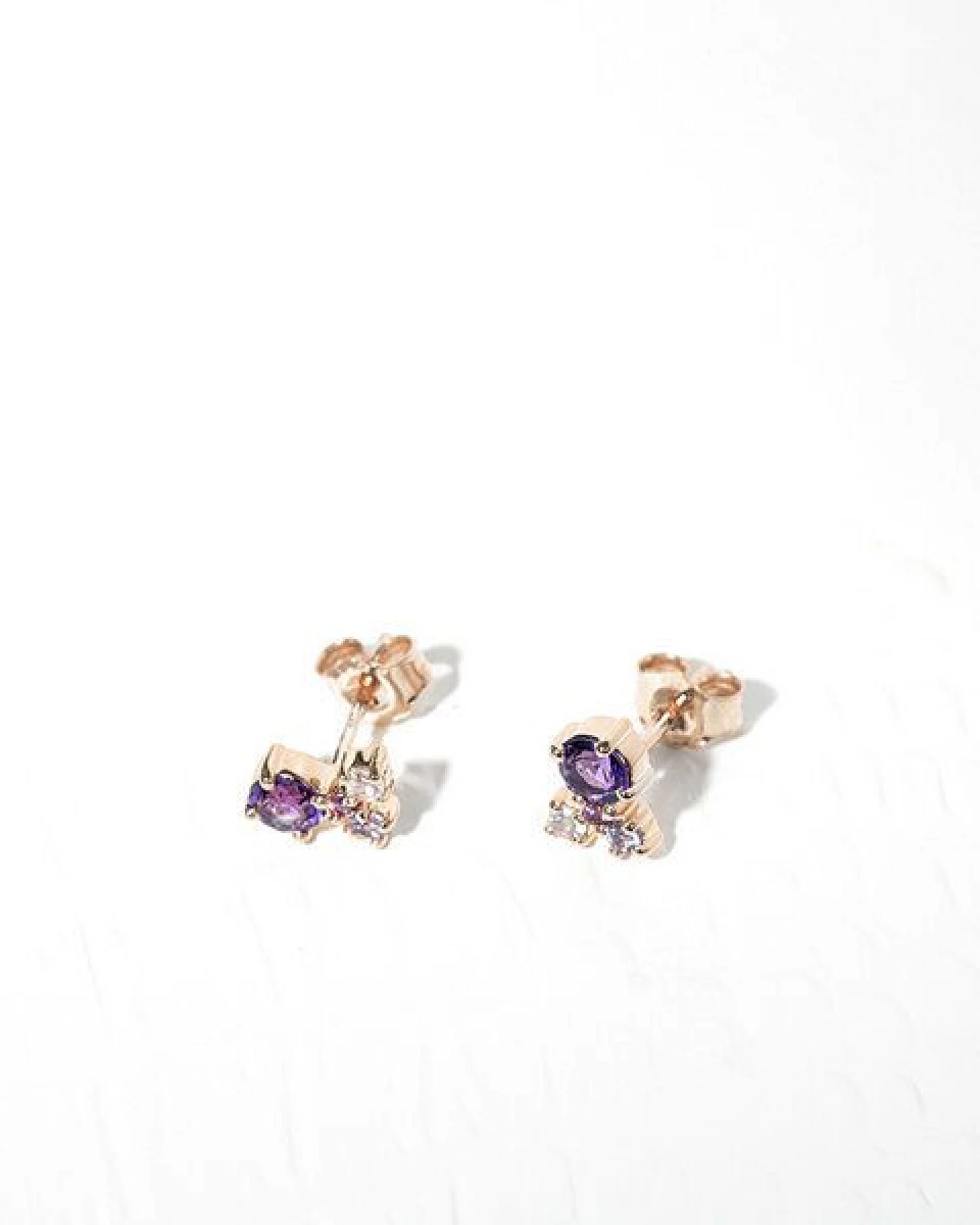Eppi Silberne Cluster Ohrringe mit Amethysten und Edelsteinen Kerrie – Ansicht 3