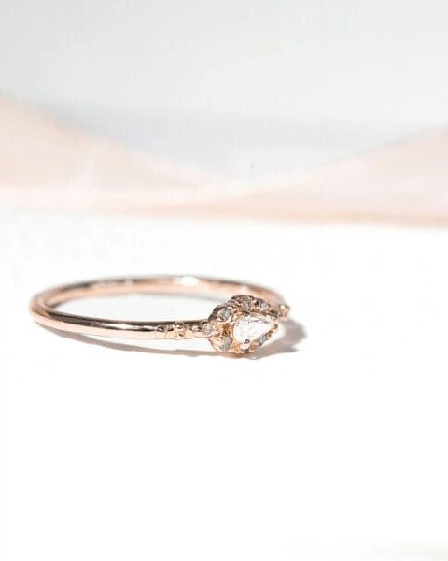 Eppi Ring mit Moissanit und Salt and Pepper Diamanten Kaylyn – Ansicht 3