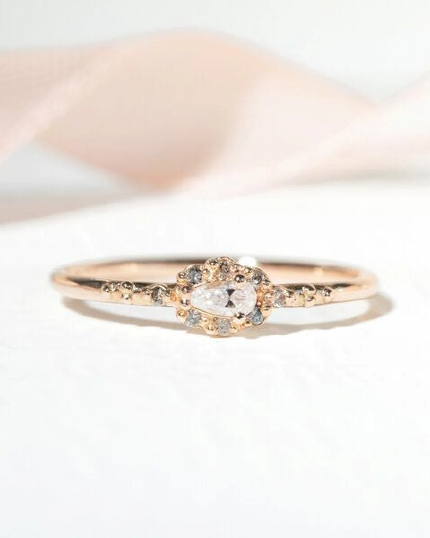 Eppi Ring mit Moissanit und Salt and Pepper Diamanten Kaylyn – Ansicht 2