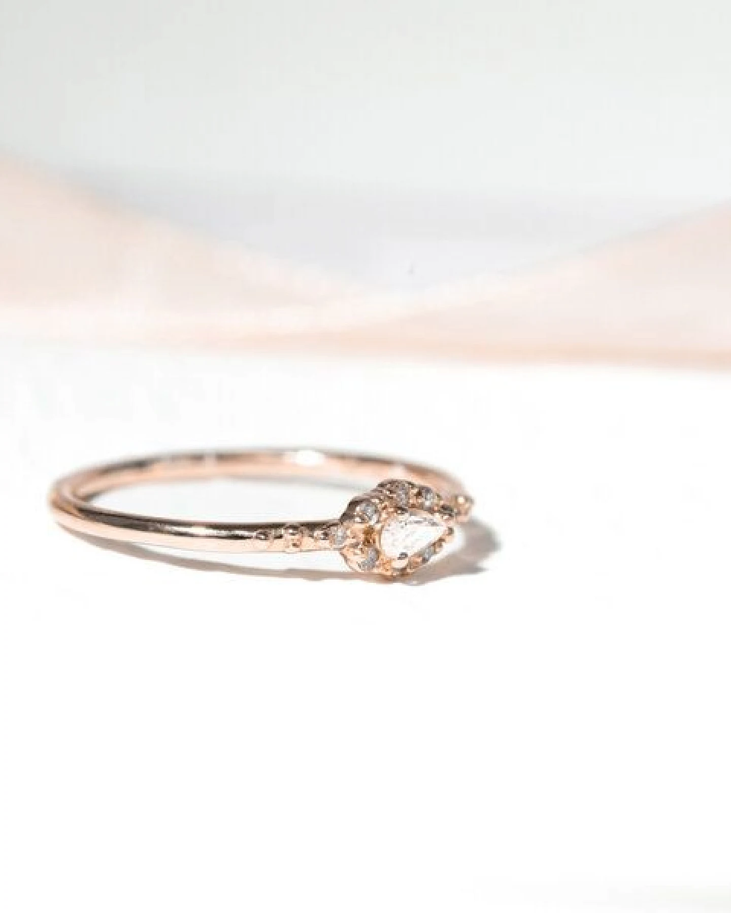 Eppi Ring mit Moissanit und Salt and Pepper Diamanten Kaylyn – Ansicht 3
