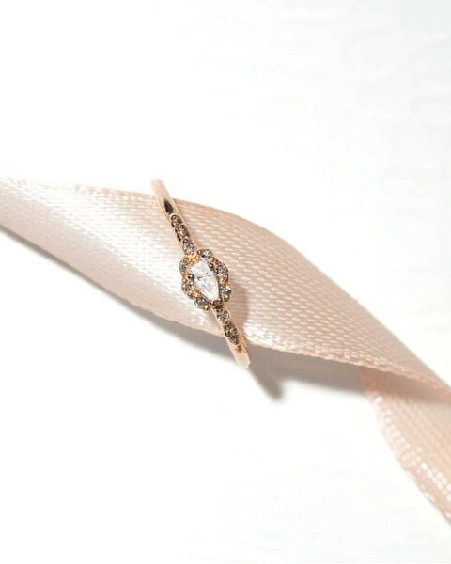 Eppi Ring mit Moissanit und Salt and Pepper Diamanten Kaylyn – Ansicht 4