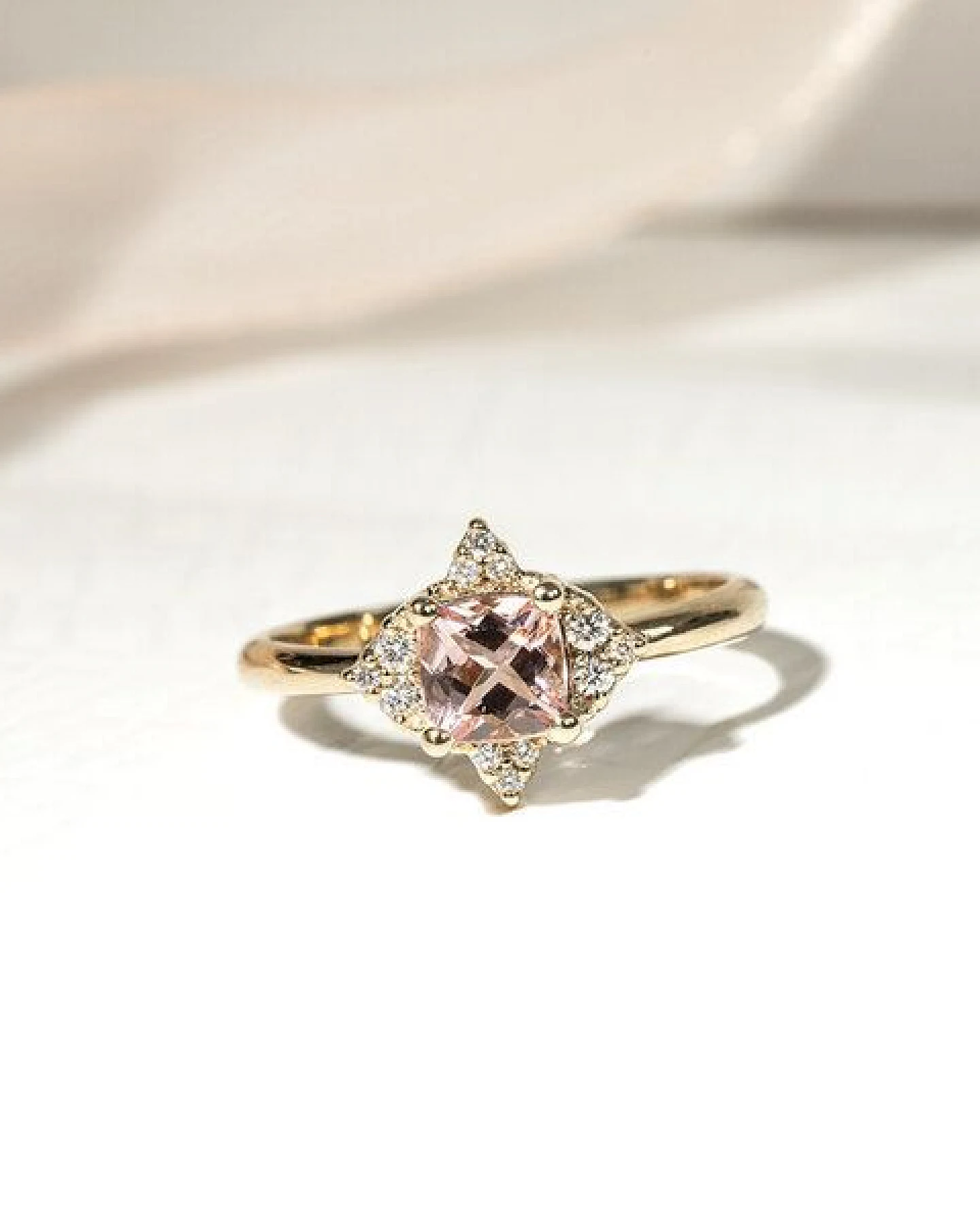 Eppi Ring mit Morganit und Diamanten Ethany – Ansicht 2
