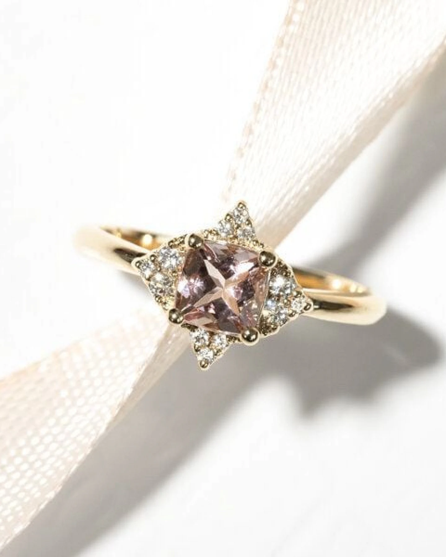 Eppi Ring mit Morganit und Diamanten Ethany – Ansicht 4