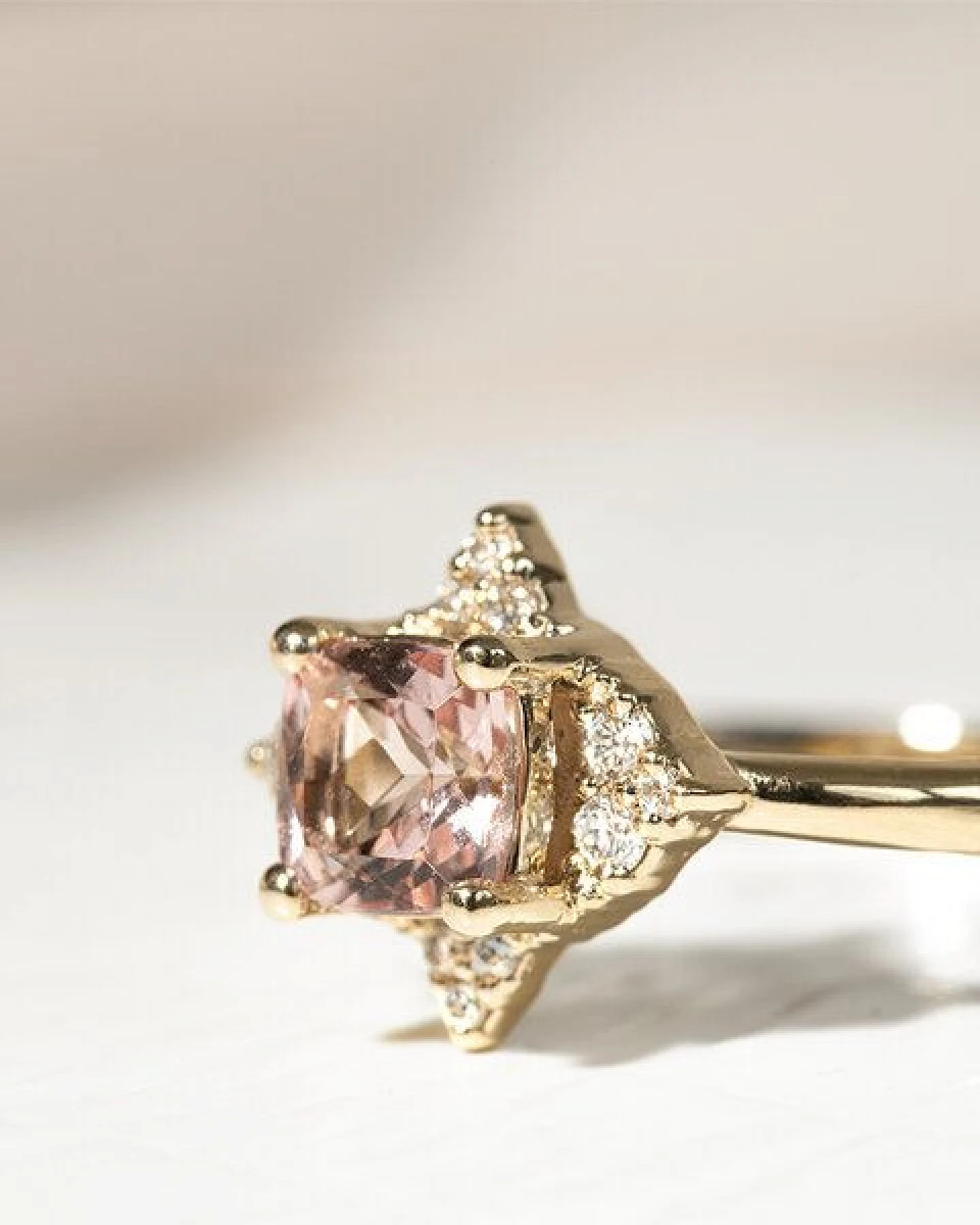 Eppi Ring mit Morganit und Diamanten Ethany – Ansicht 3