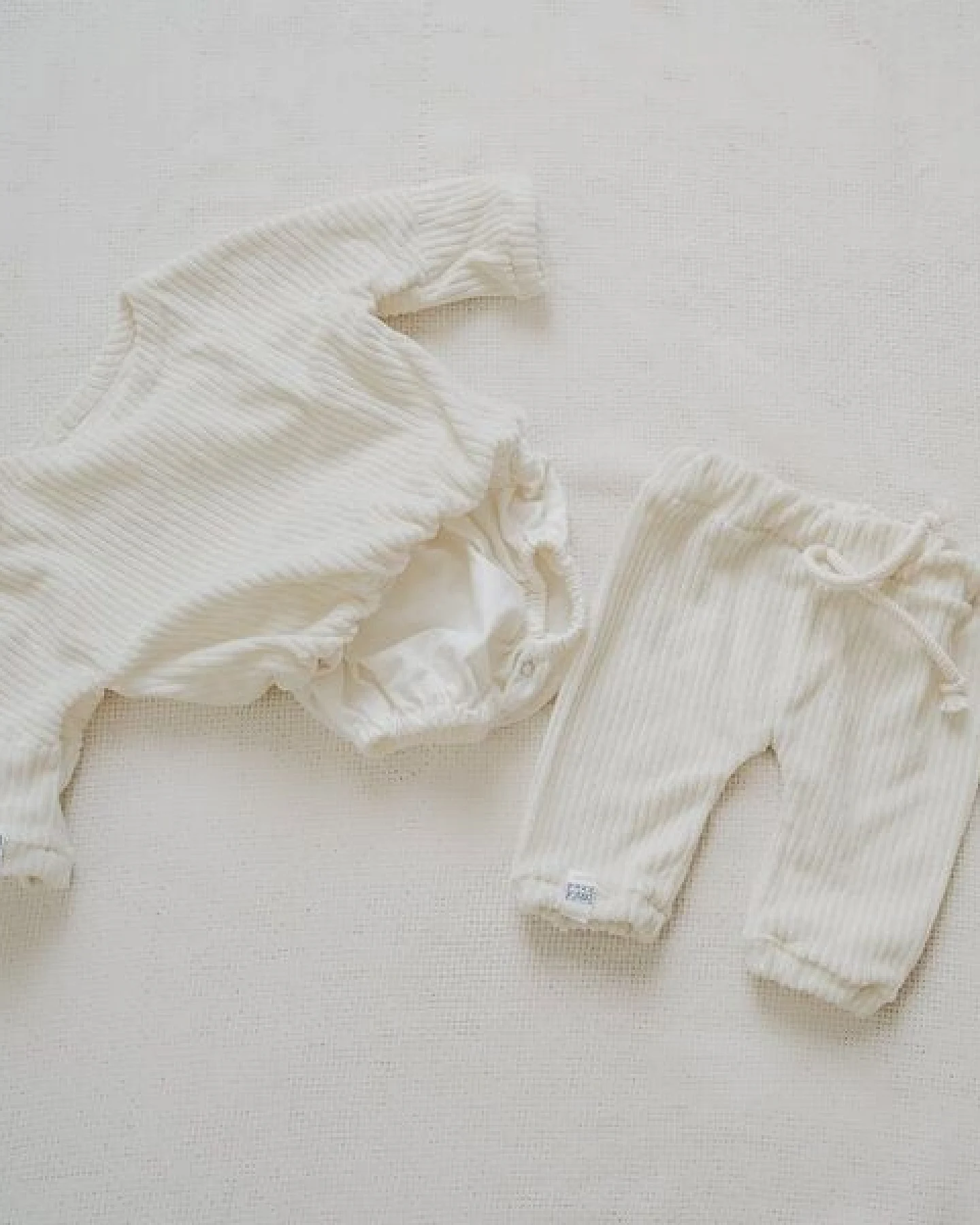 FINO & Stitch DIY Nähset Jogger Pants Cord Bio-Baumwolle - zugeschnitten – Ansicht 4