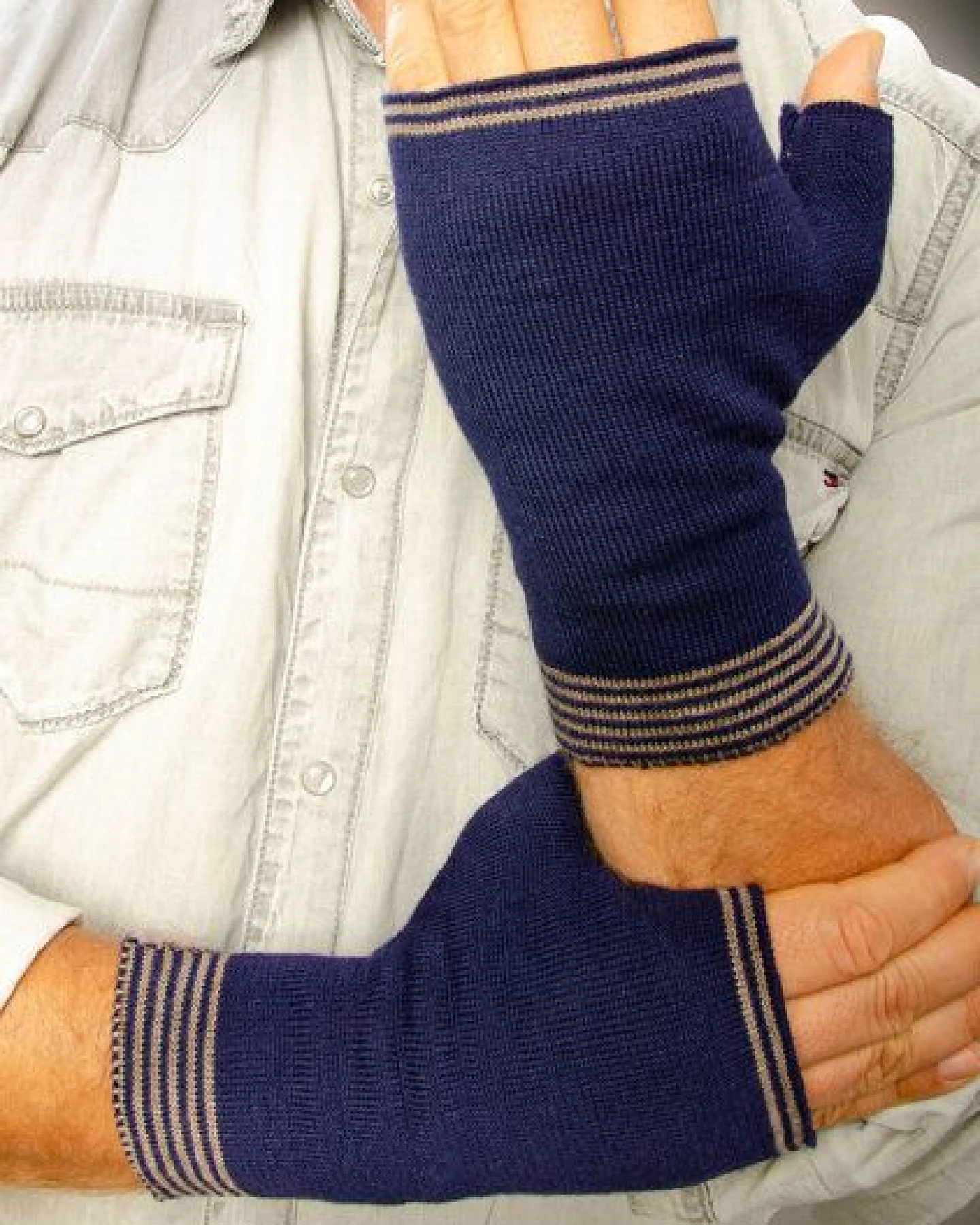 LANARTO slow fashion Handwärmer Herren mit Daumen aus mulesingfreier Merinowolle made in germany – Ansicht 2