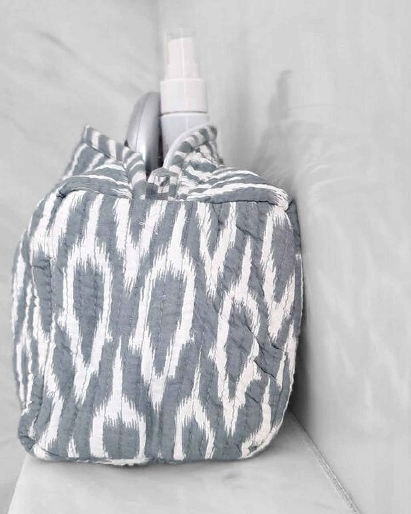 KIKOONI handgefertigte Kosmetiktasche "Positive Grey" – Ansicht 4