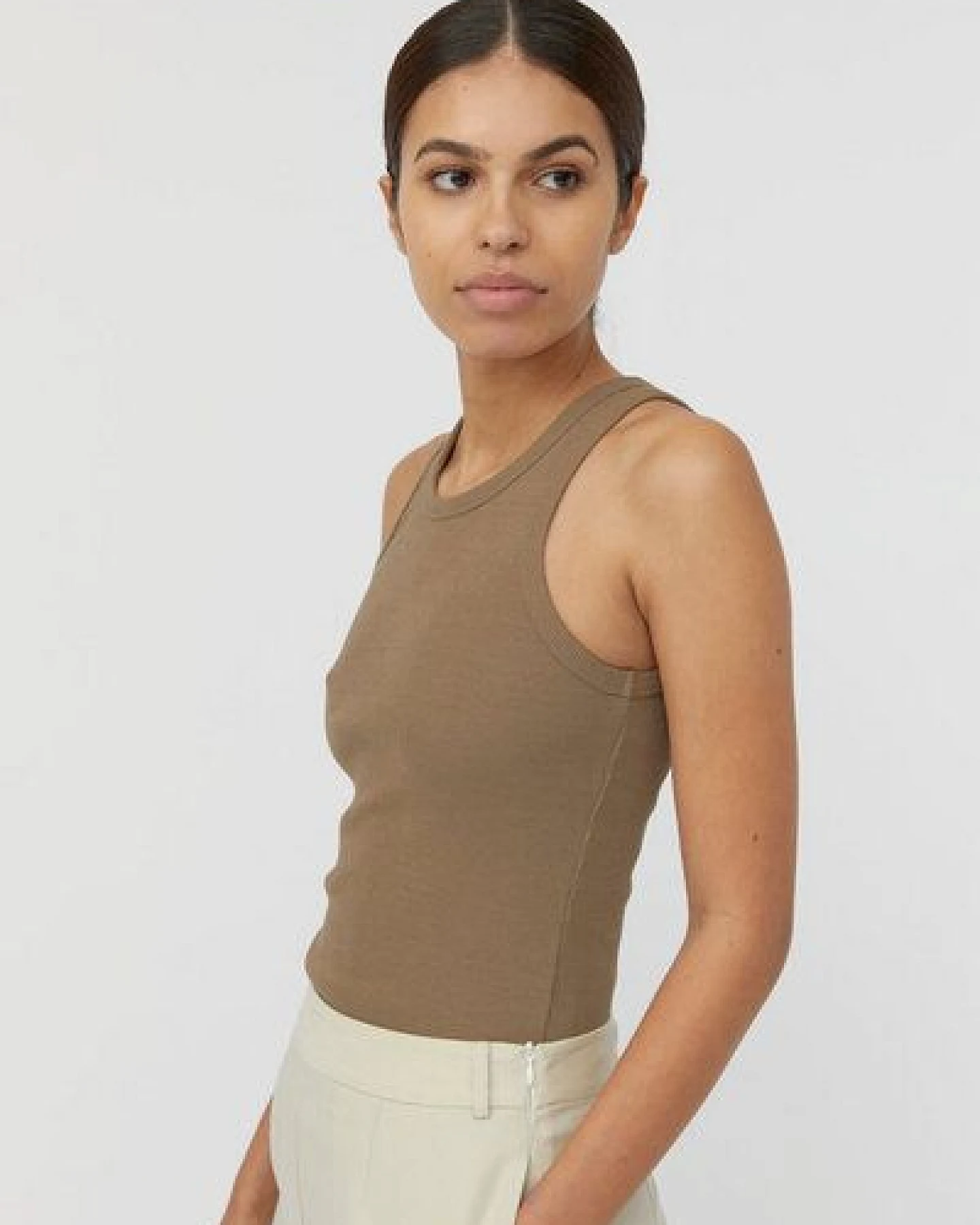 The Slow Label Geripptes Tank Top aus Bio- und recycelter Baumwolle / Wendbar – Ansicht 3
