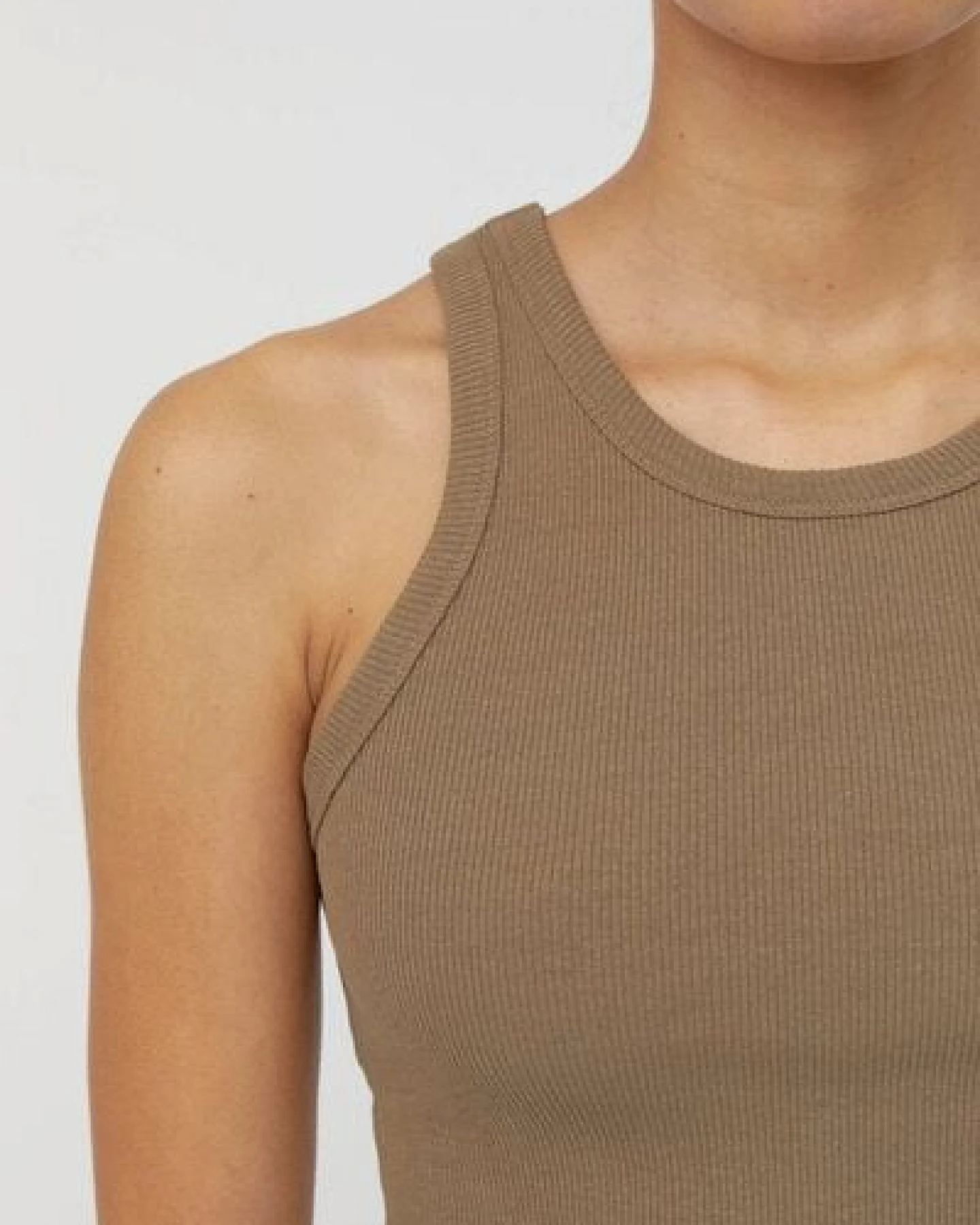 The Slow Label Geripptes Tank Top aus Bio- und recycelter Baumwolle / Wendbar – Ansicht 4