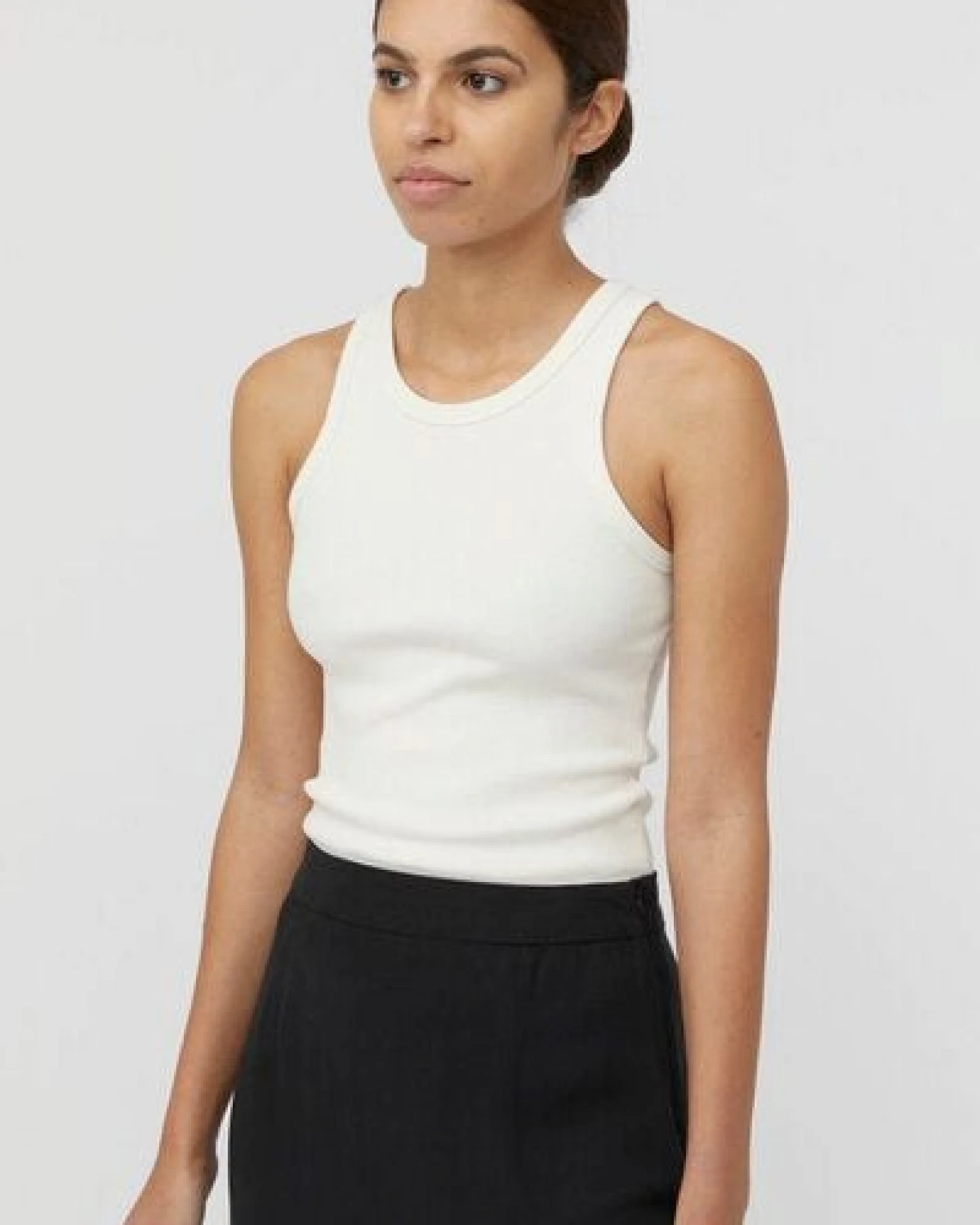The Slow Label Geripptes Tank Top aus Bio- und recycelter Baumwolle / Wendbar – Ansicht 4