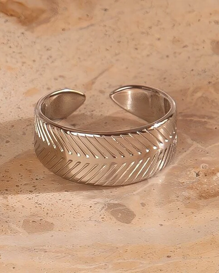 Größenverstellbarer BOLD HAMMERED SHEET Ring ca. Ø 17 - 19mm von Elektropulli