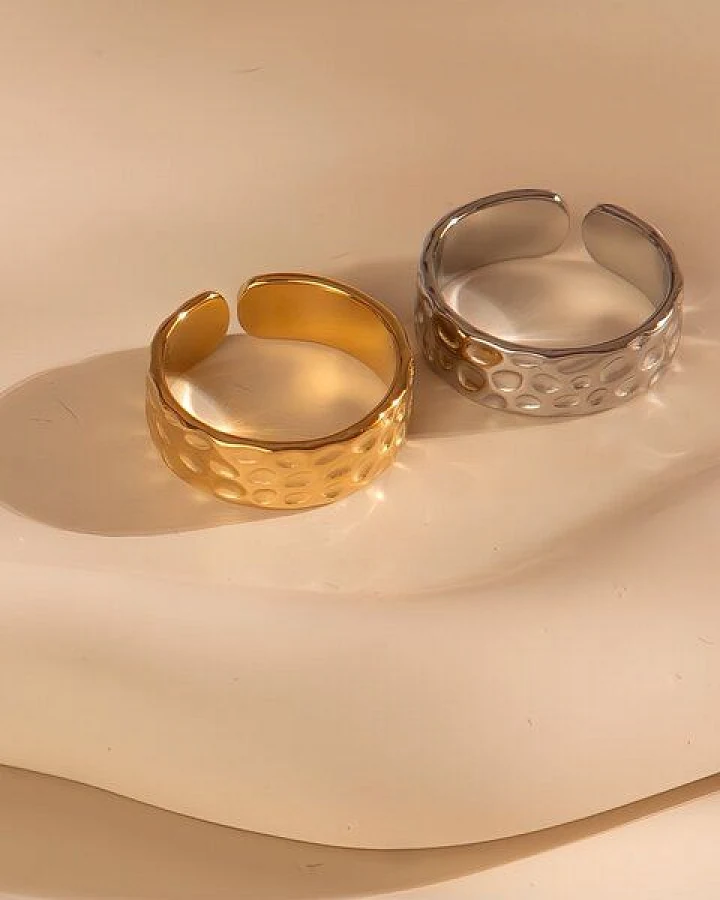 Größenverstellbarer BOLD HAMMERED DOTS Ring ca. Ø 17 - 19mm von Elektropulli
