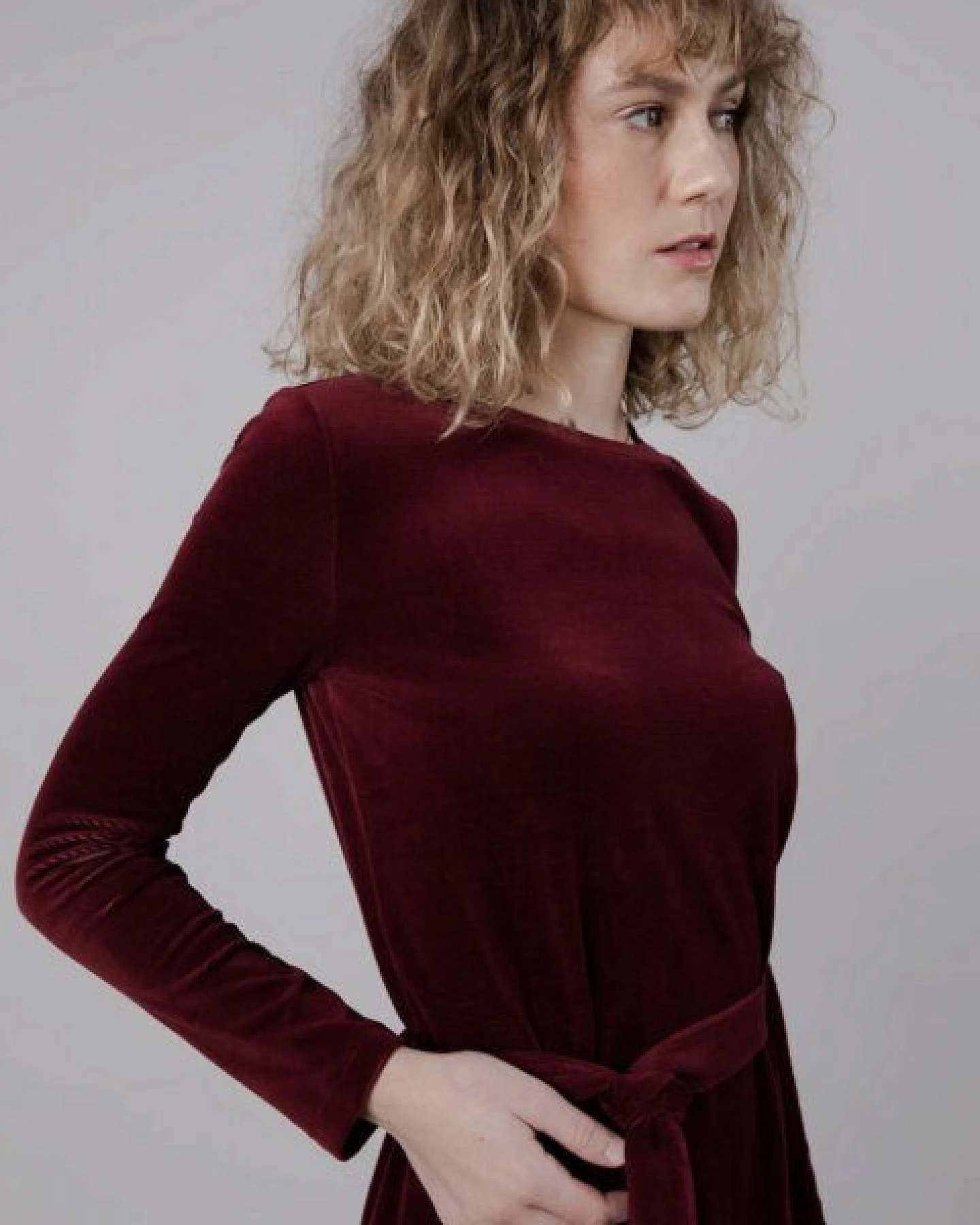 Brava Fabrics Velvet Belted Dress Prune – Ansicht 3