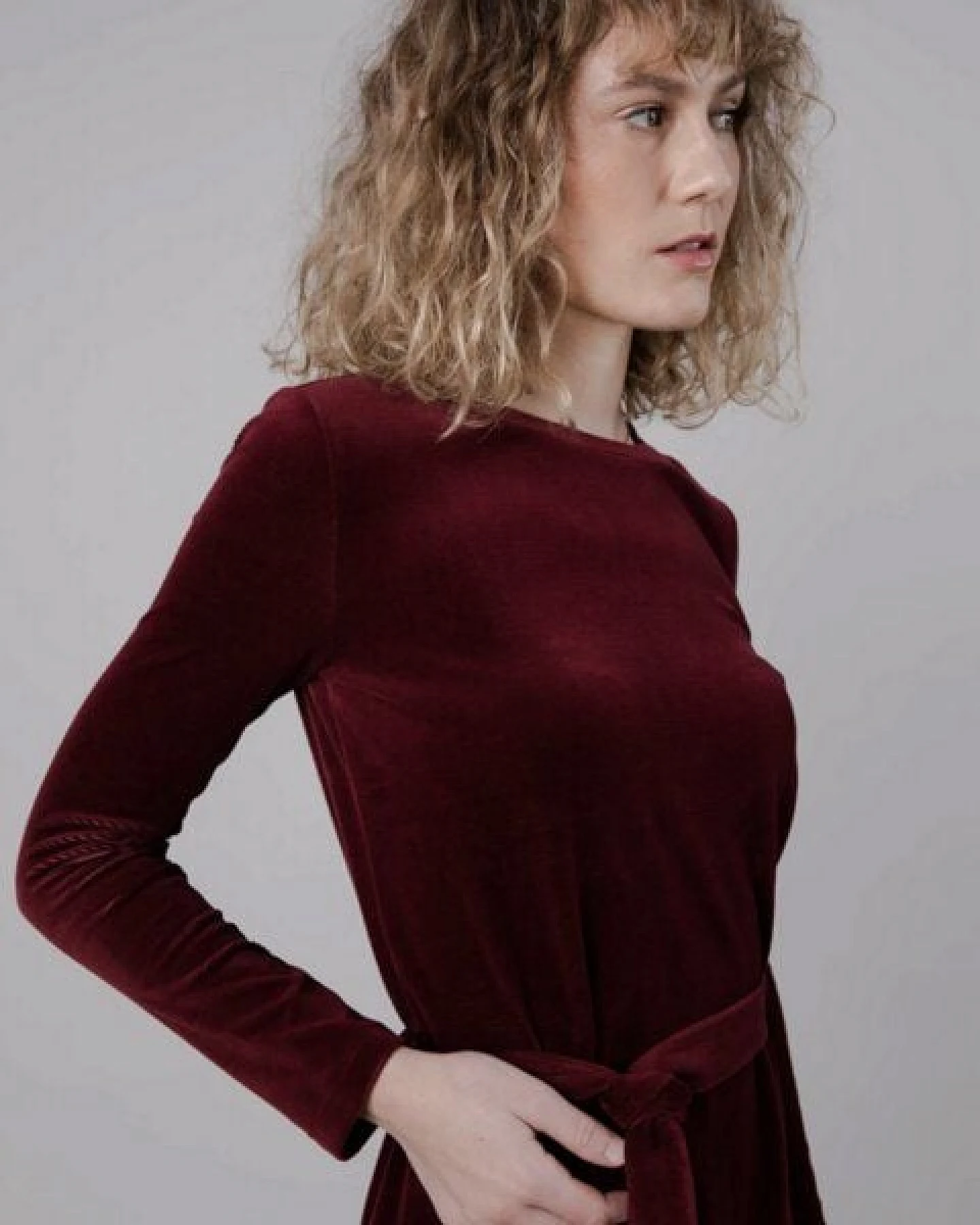 Brava Fabrics Velvet Belted Dress Prune – Ansicht 3