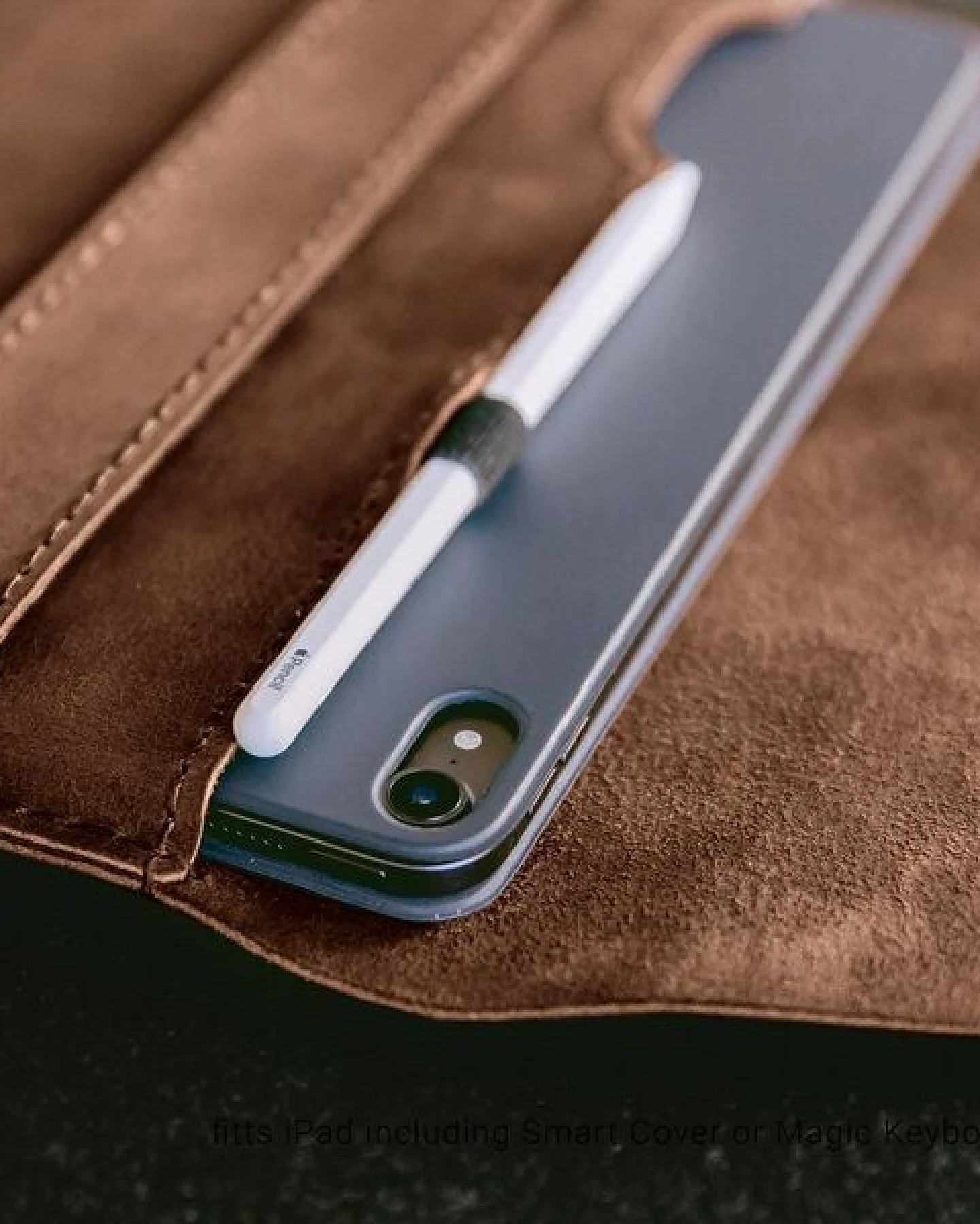 hecho. Leder Hülle mit Stifthalter für iPad Air 11"&13" & iPad Pro 10,5, 11“, 12,9“ & 13" – Ansicht 4