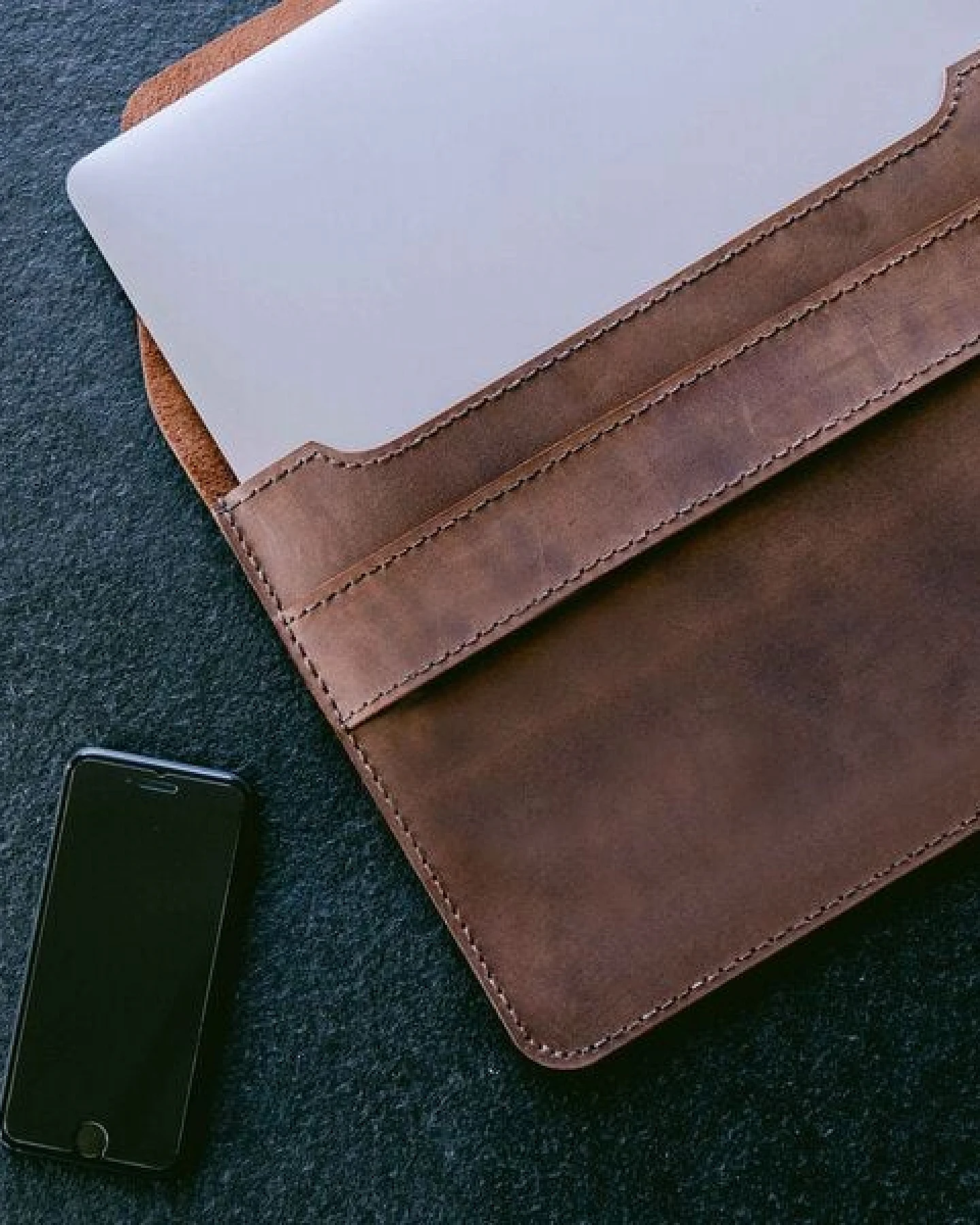 hecho. Leder Hülle für MacBook Pro 13", 14“, 15" & 16" – Ansicht 4