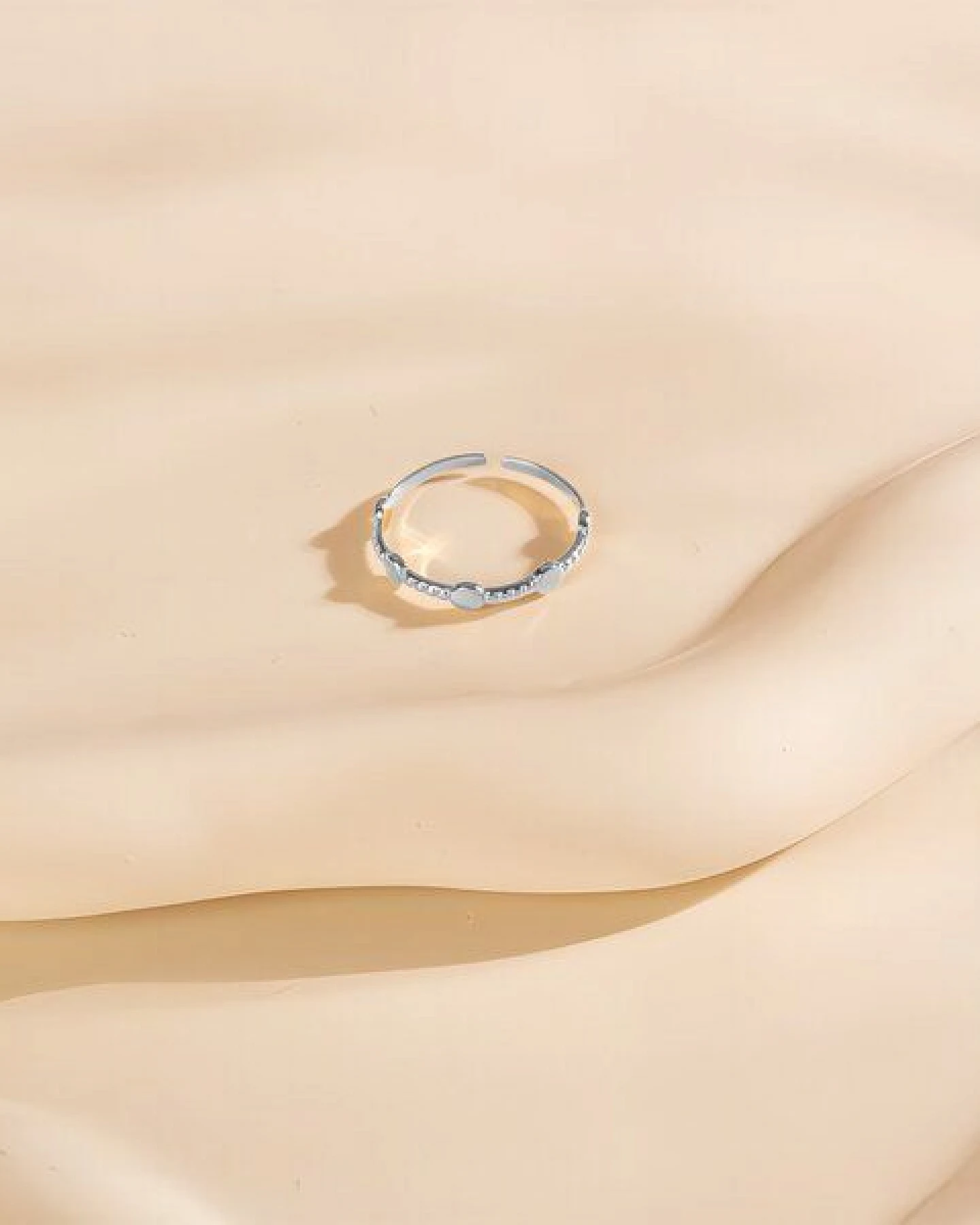 Größenverstellbarer FINE Dots Ring ca. Ø 17mm von Elektropulli – Ansicht 2