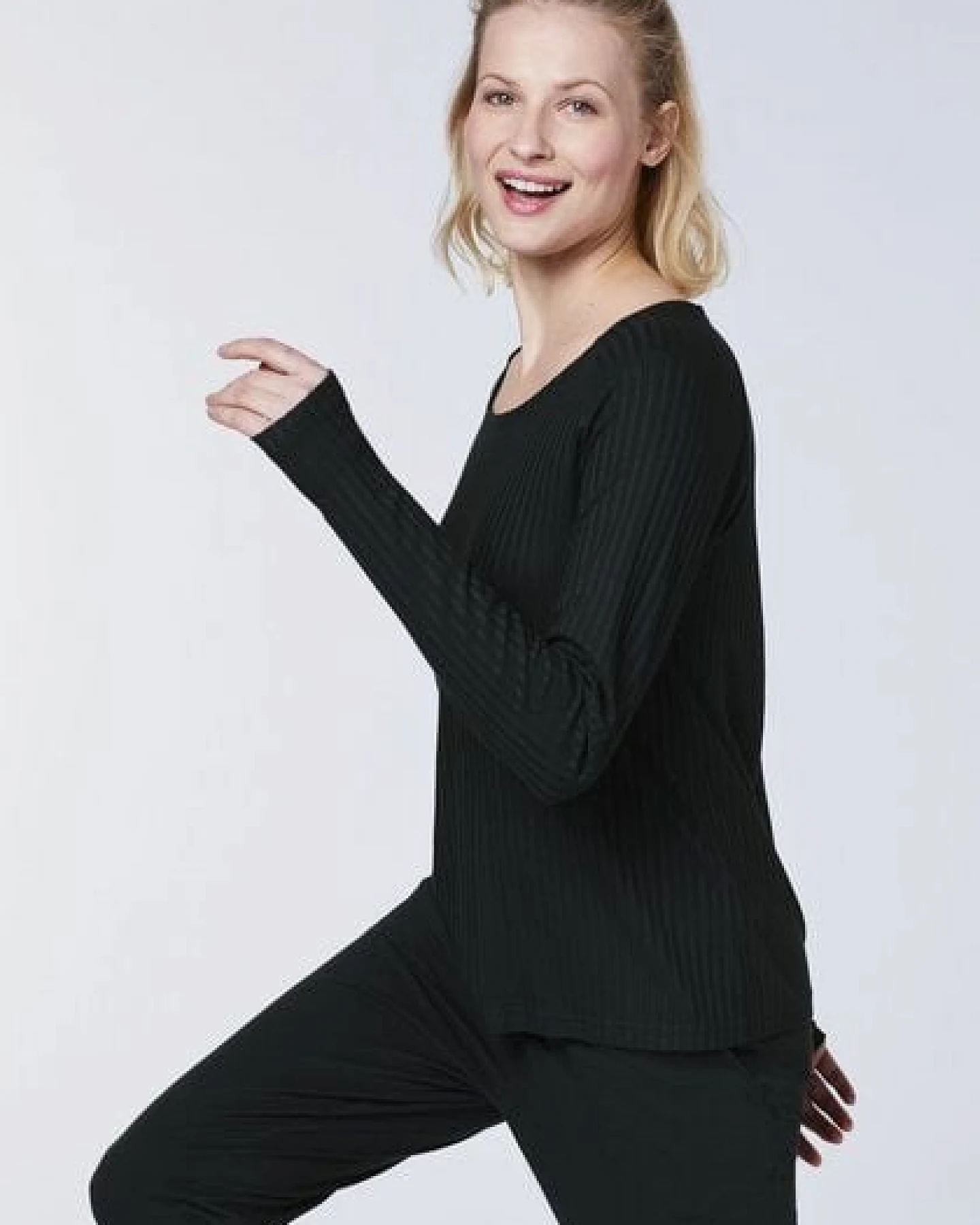 Detto Fatto Fein geripptes Longsleeve aus Viskose-Elasthanmix – Ansicht 4