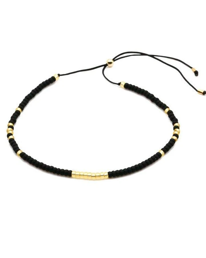 juni Schwarzes Perlenarmband "Midnight" mit matten Perlen und verstellbarer Länge