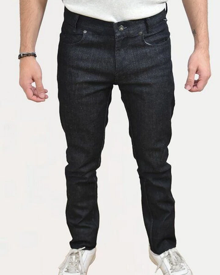 Aatise Straight fid mid-raise Jeans schwarz aus Bio-upgecycelter Baumwolle
